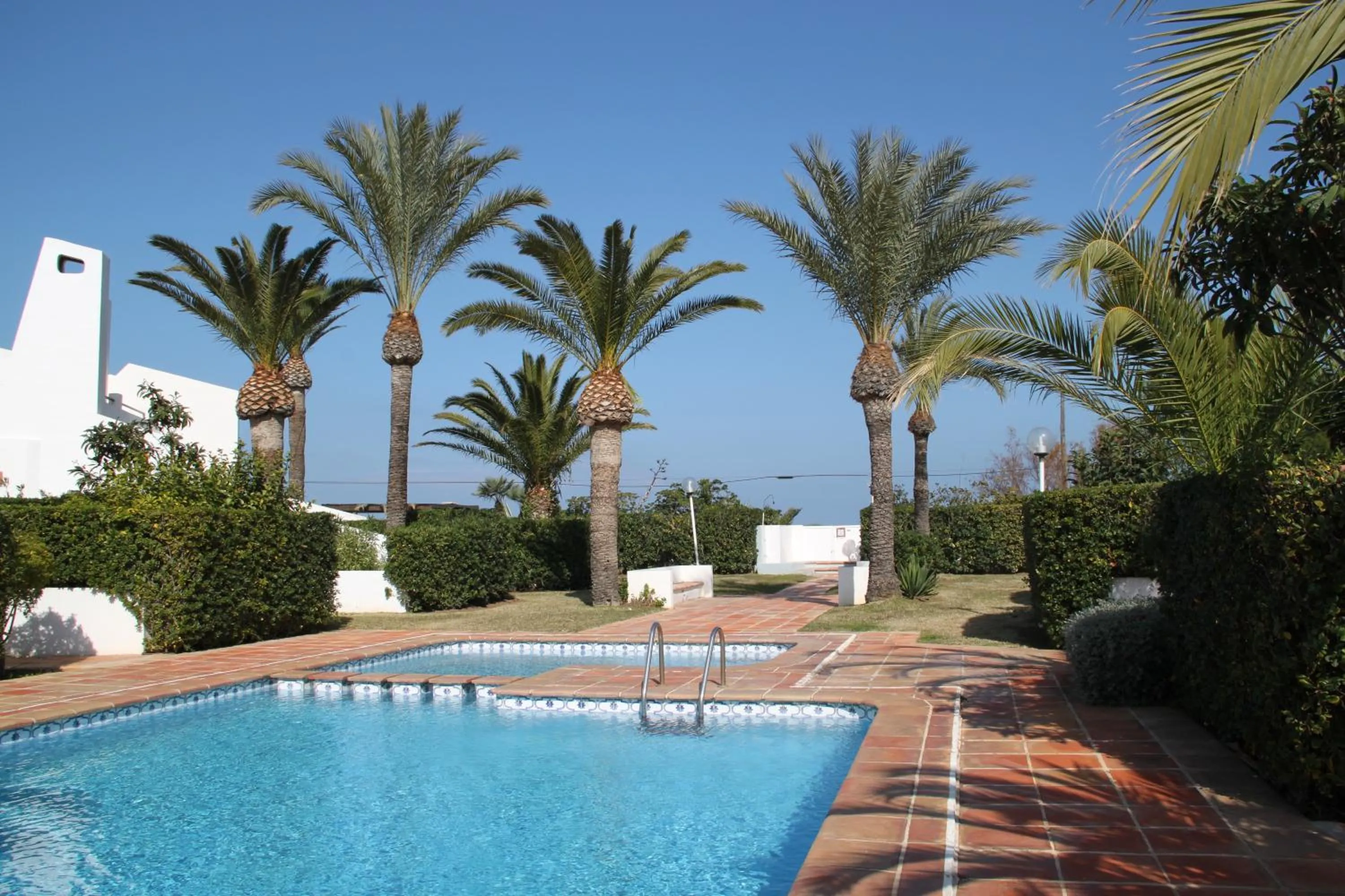 Day in Meerblick & Pool! Traumhaftes Reihenhaus am Strand