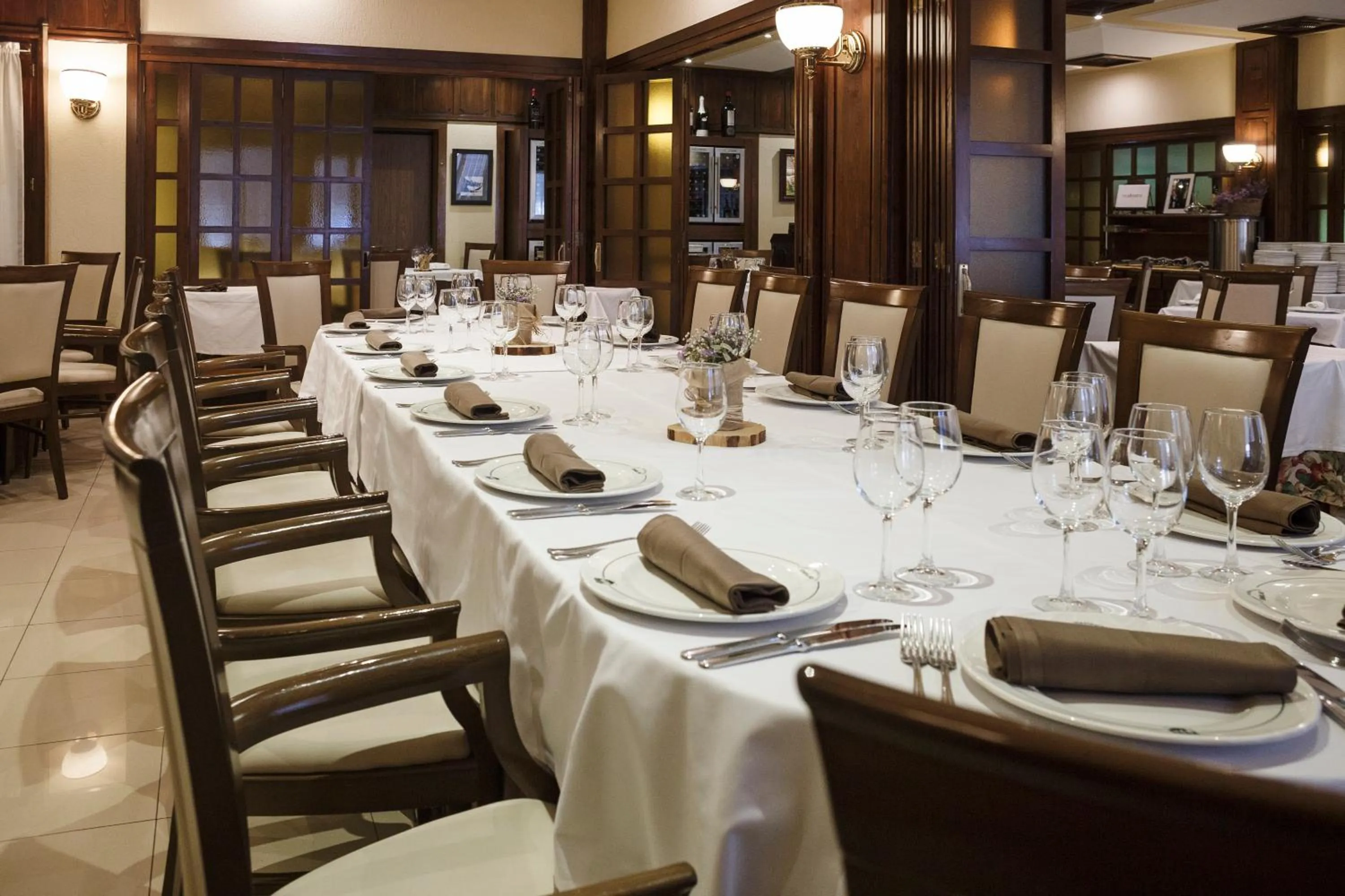 Restaurant/places to eat in Hotel Restaurante Emilio