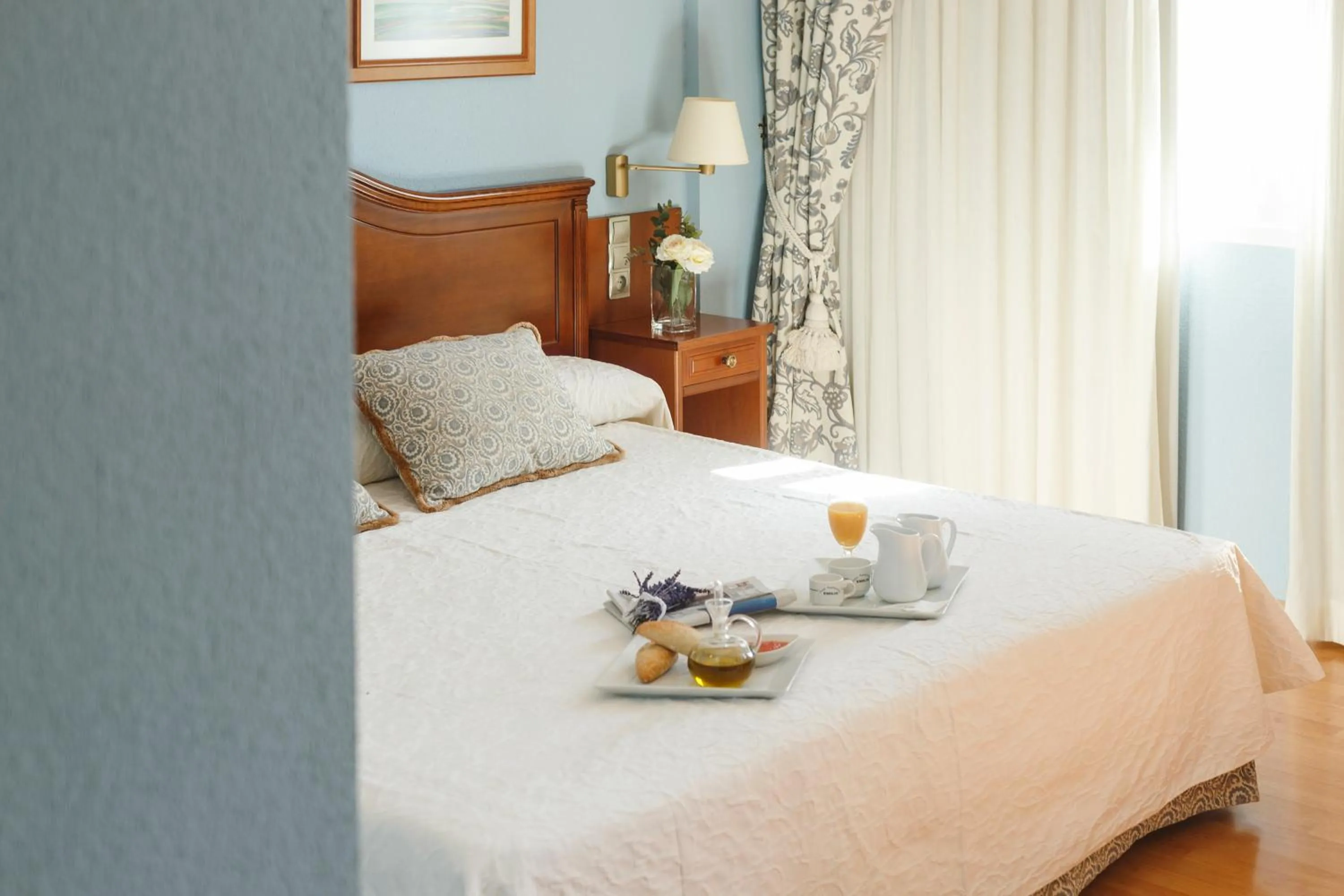 Bedroom, Bed in Hotel Restaurante Emilio