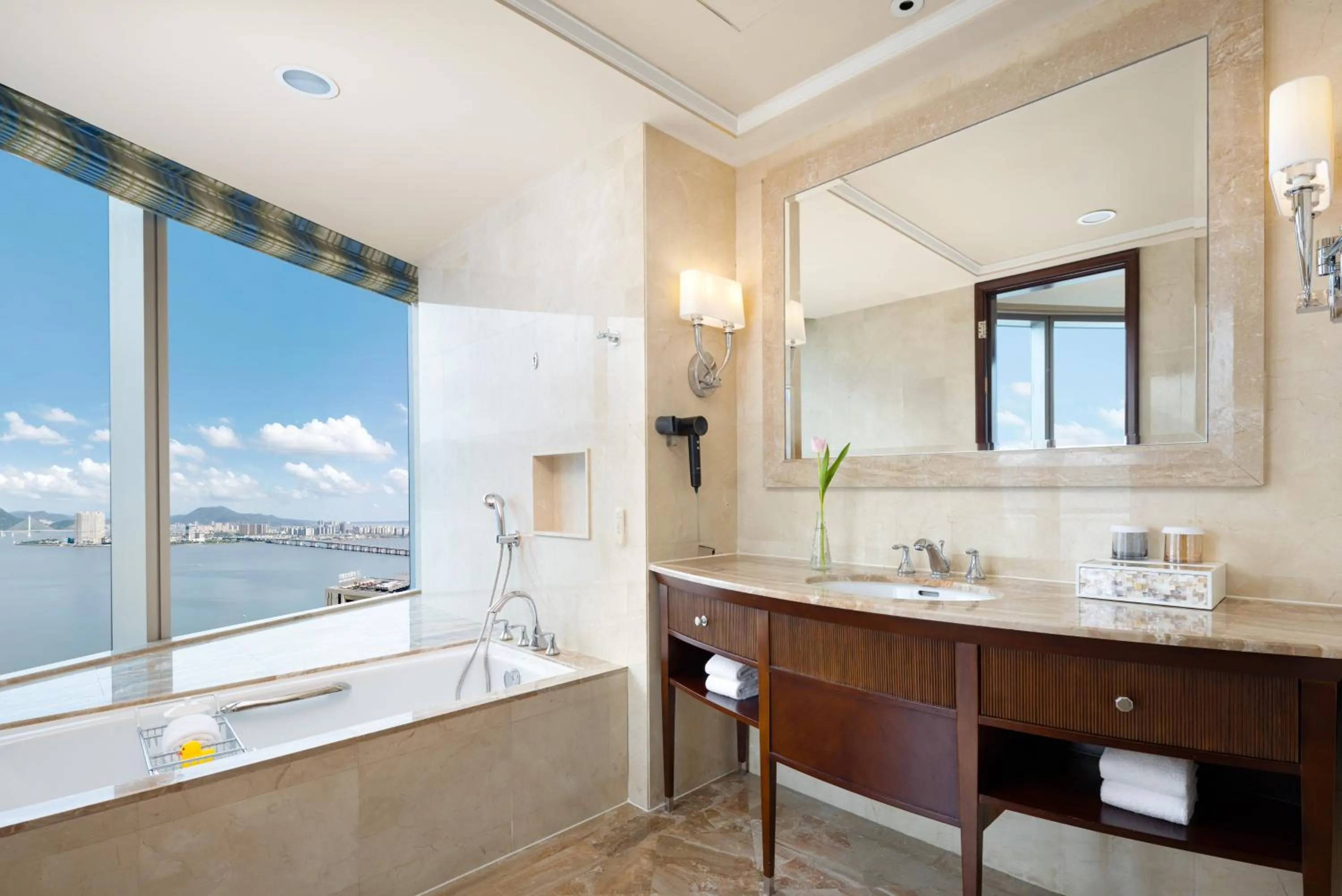 Bathroom in Shangri-La Wenzhou