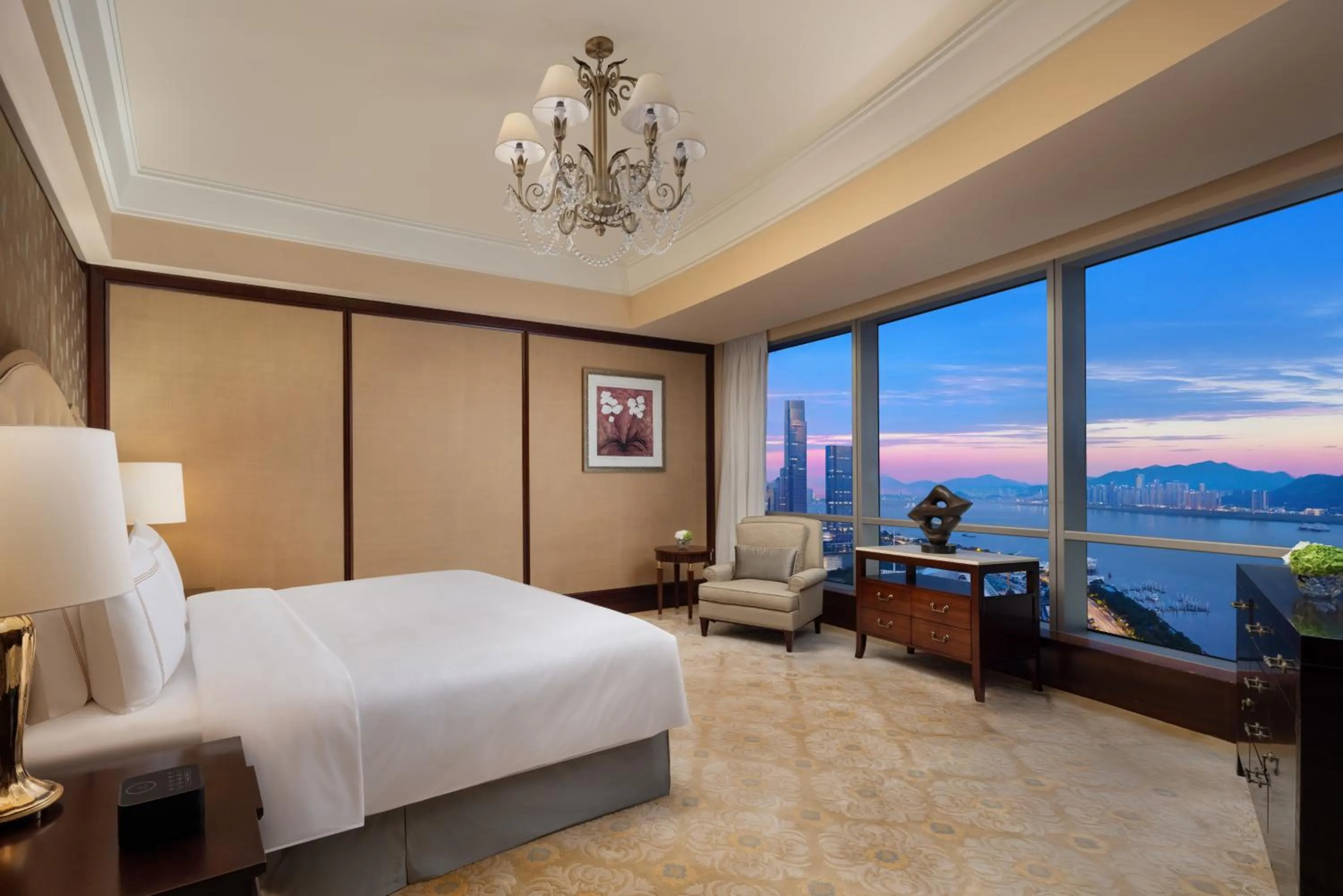 River view, Bed in Shangri-La Wenzhou