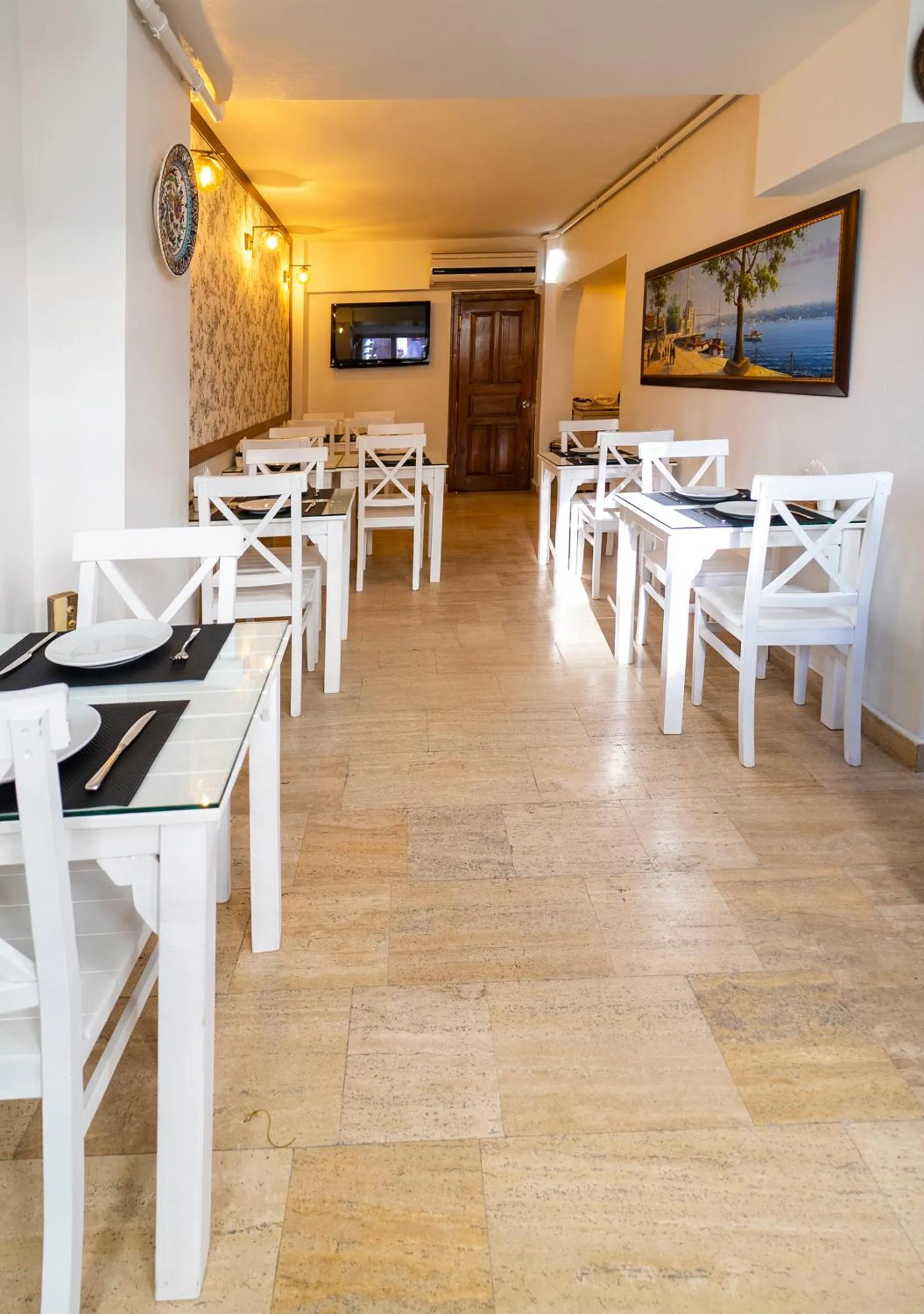 Restaurant/places to eat in Hotel Vera