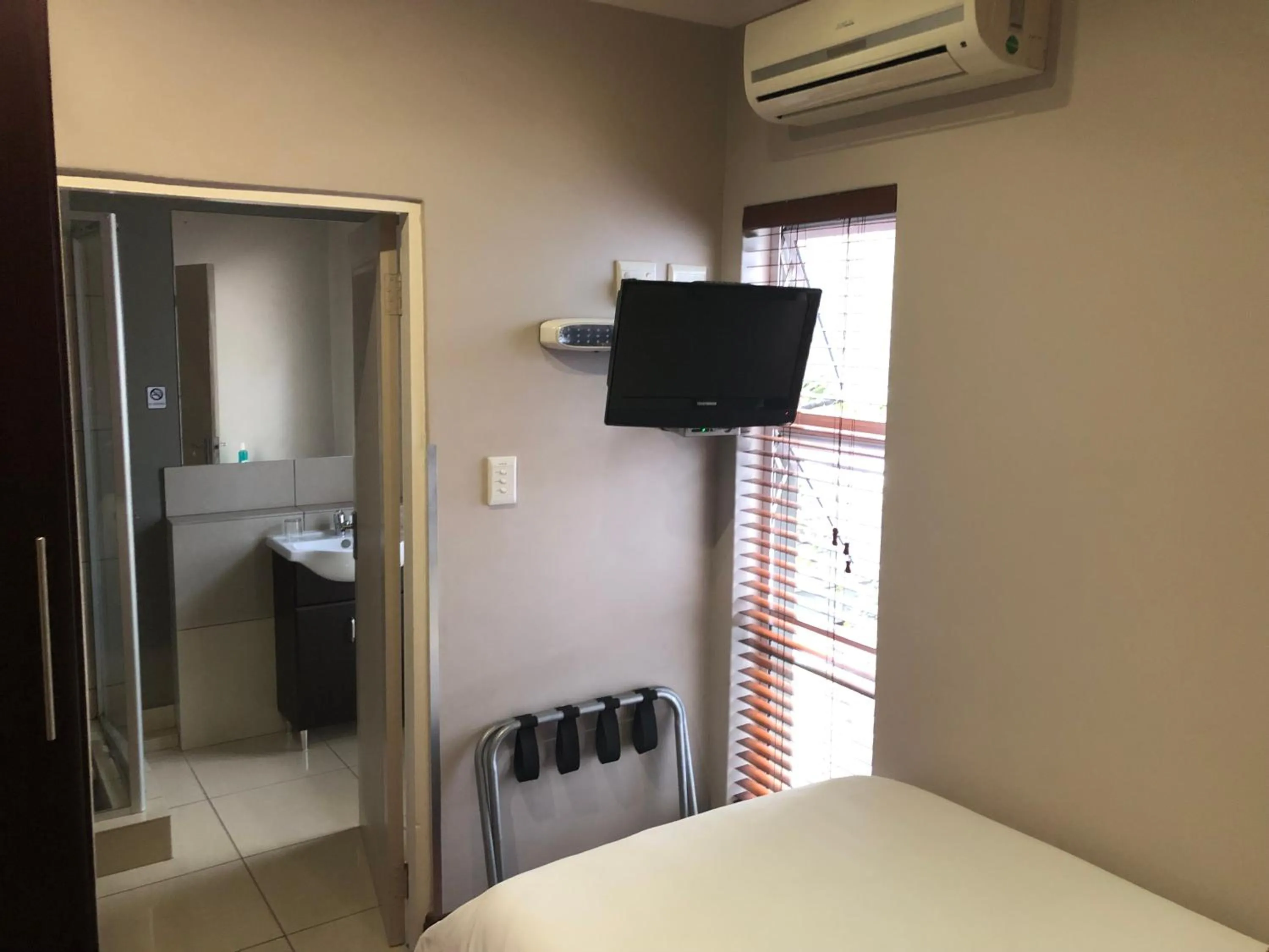 TV and multimedia, Bed in 314 on Clark Guest House