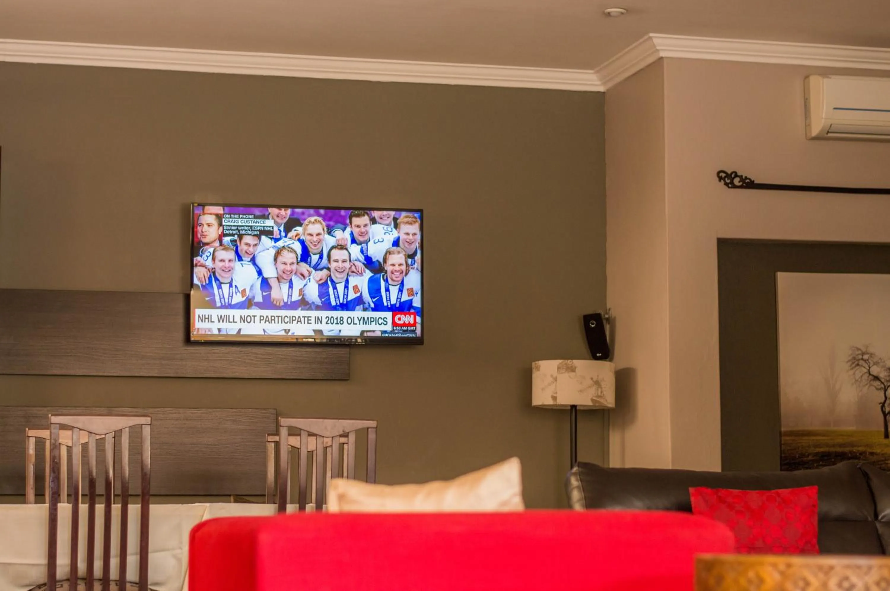 Communal lounge/ TV room in 314 on Clark Guest House