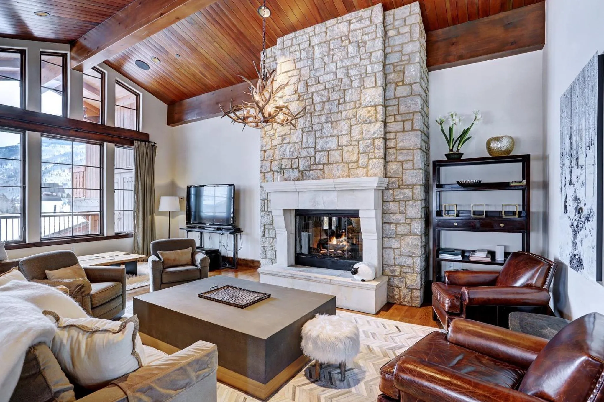 Living room in Lodge at Vail, A RockResort