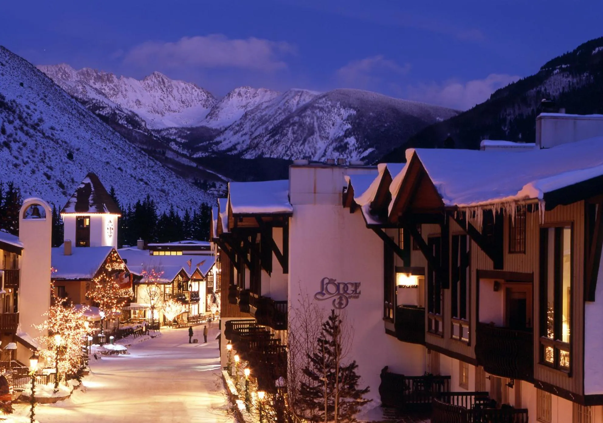 Facade/entrance in Lodge at Vail, A RockResort