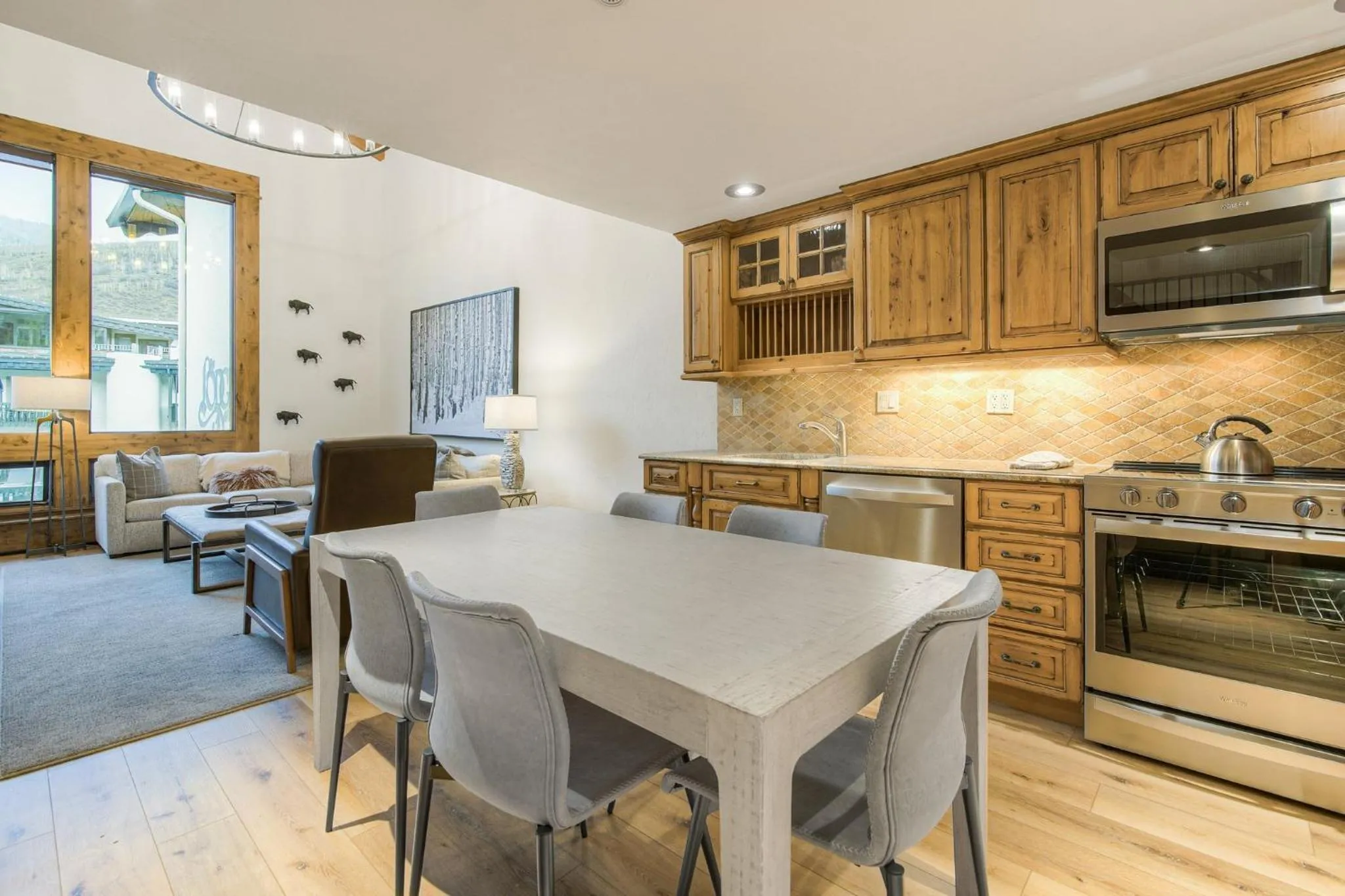 Dining area in Lodge at Vail, A RockResort by Vail Resorts