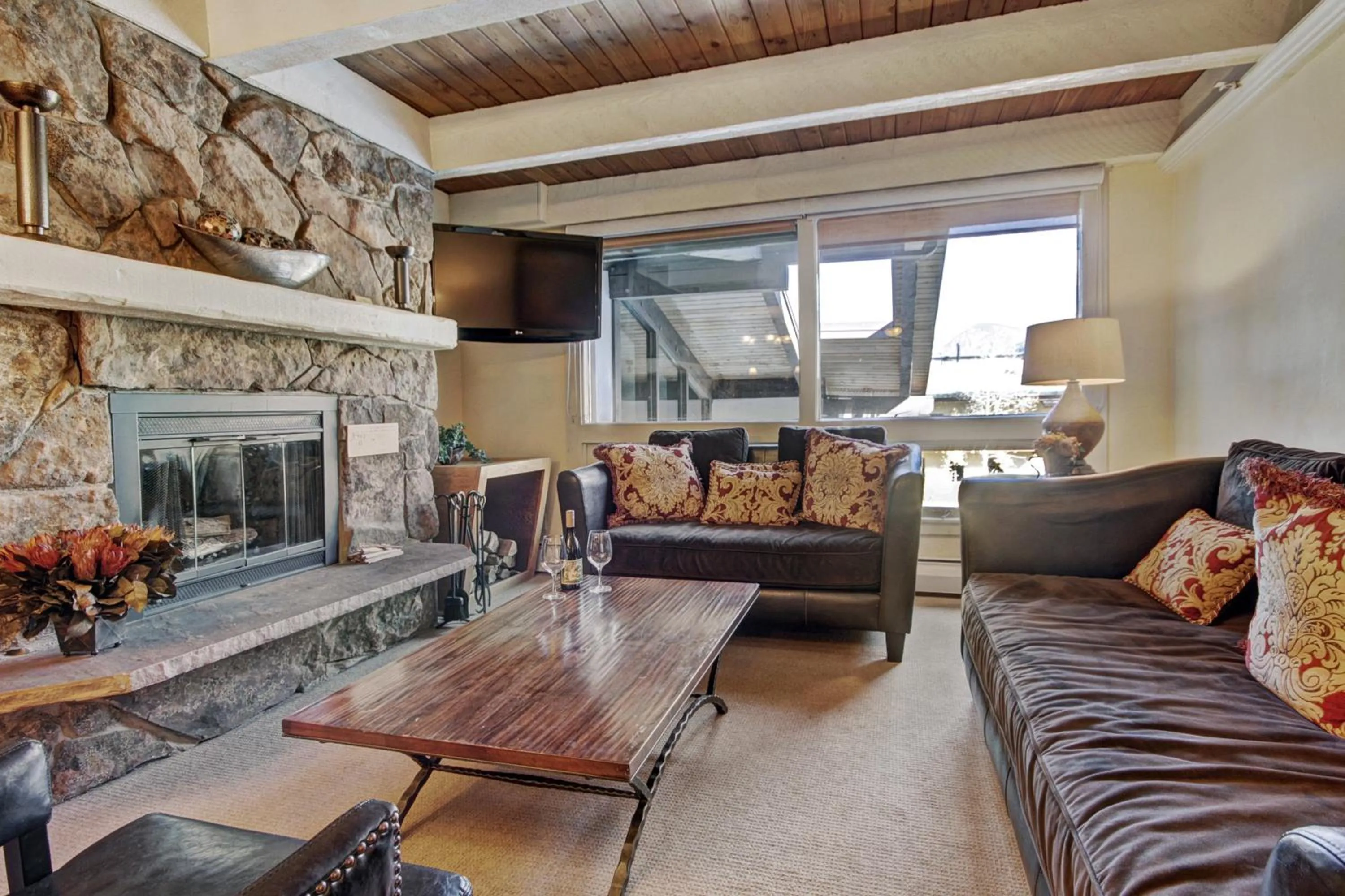 Living room in Lodge at Vail, A RockResort