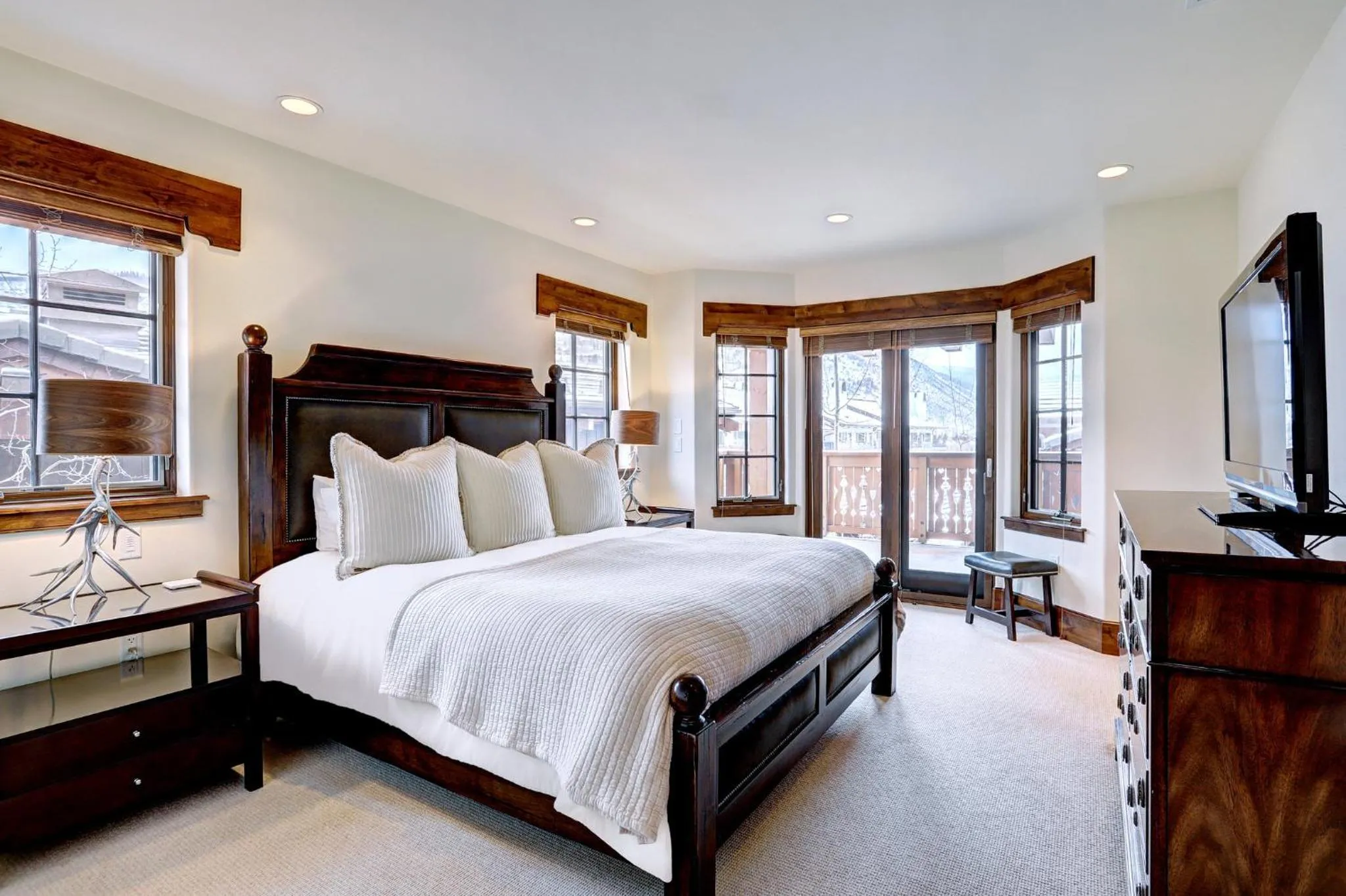 Bedroom, Bed in Lodge at Vail, A RockResort
