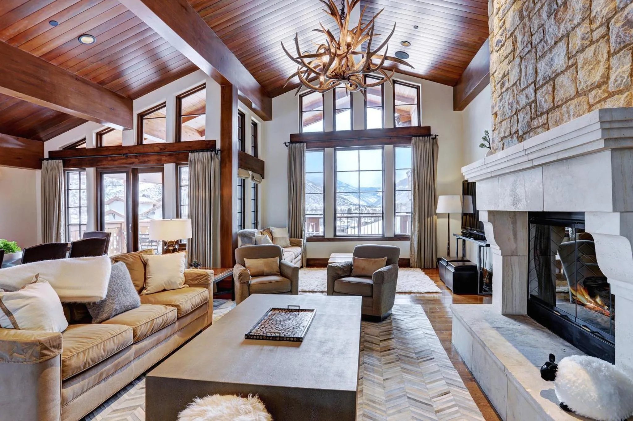Living room in Lodge at Vail, A RockResort