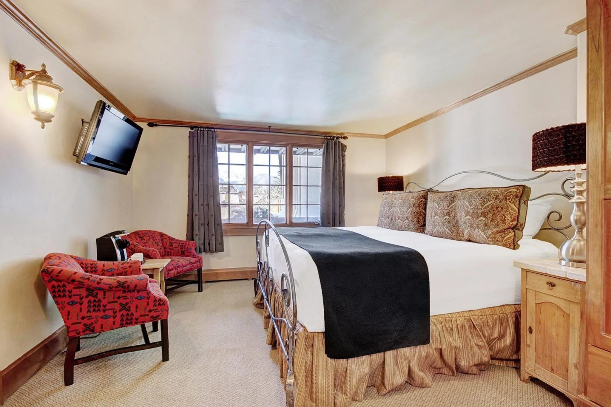 Photo of the whole room, Bed in Lodge at Vail, A RockResort
