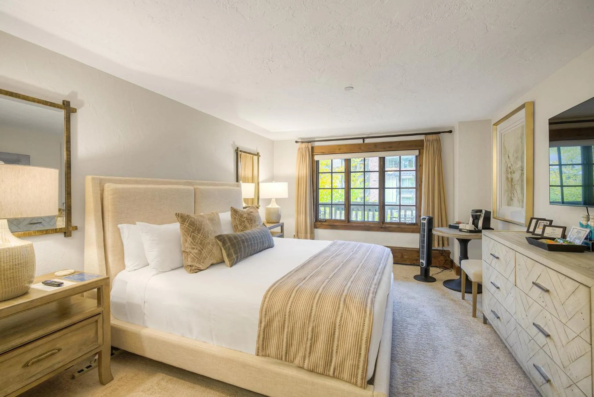 Bedroom, Bed in Lodge at Vail, A RockResort by Vail Resorts