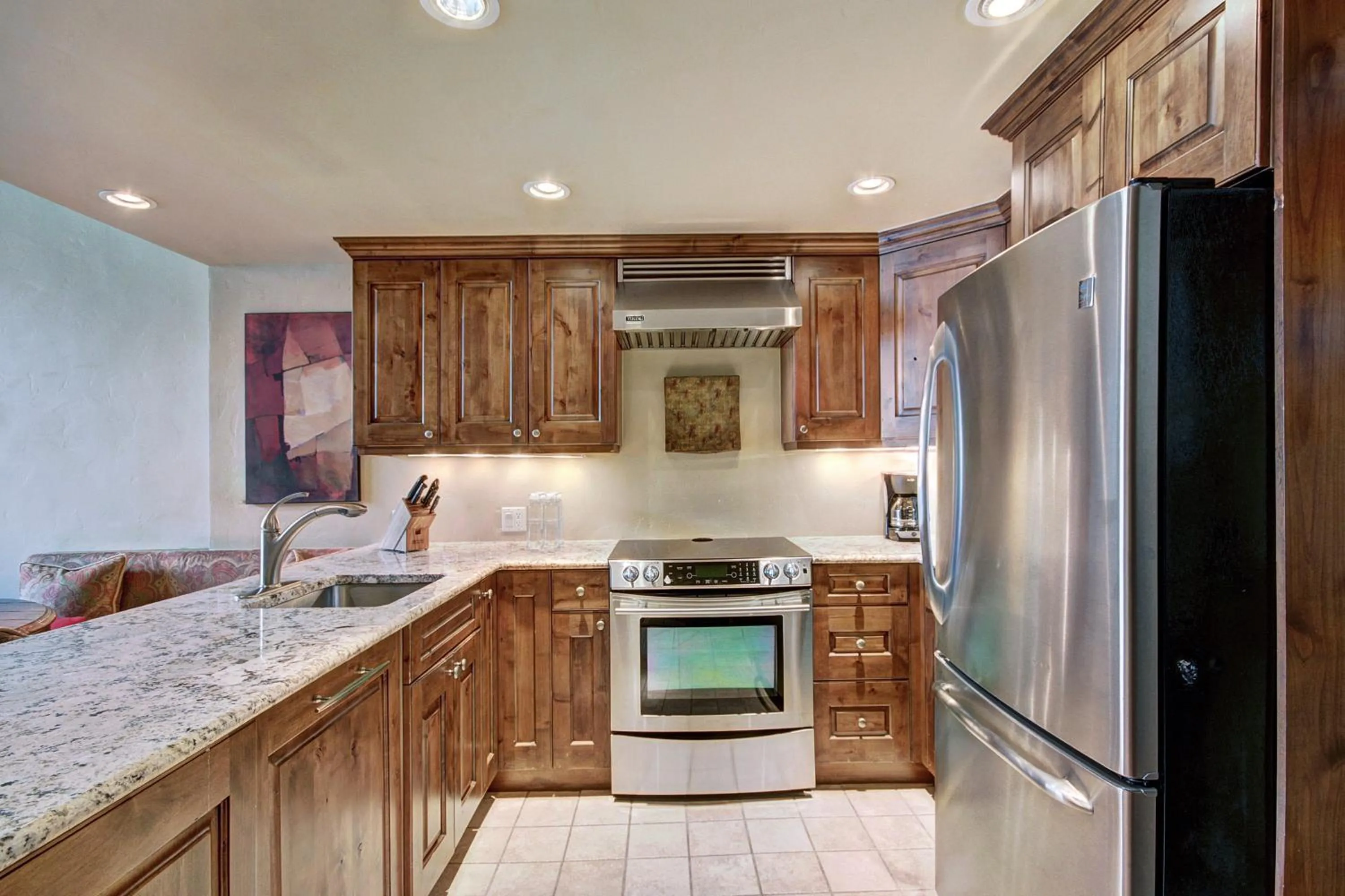 Kitchen or kitchenette in Lodge at Vail, A RockResort