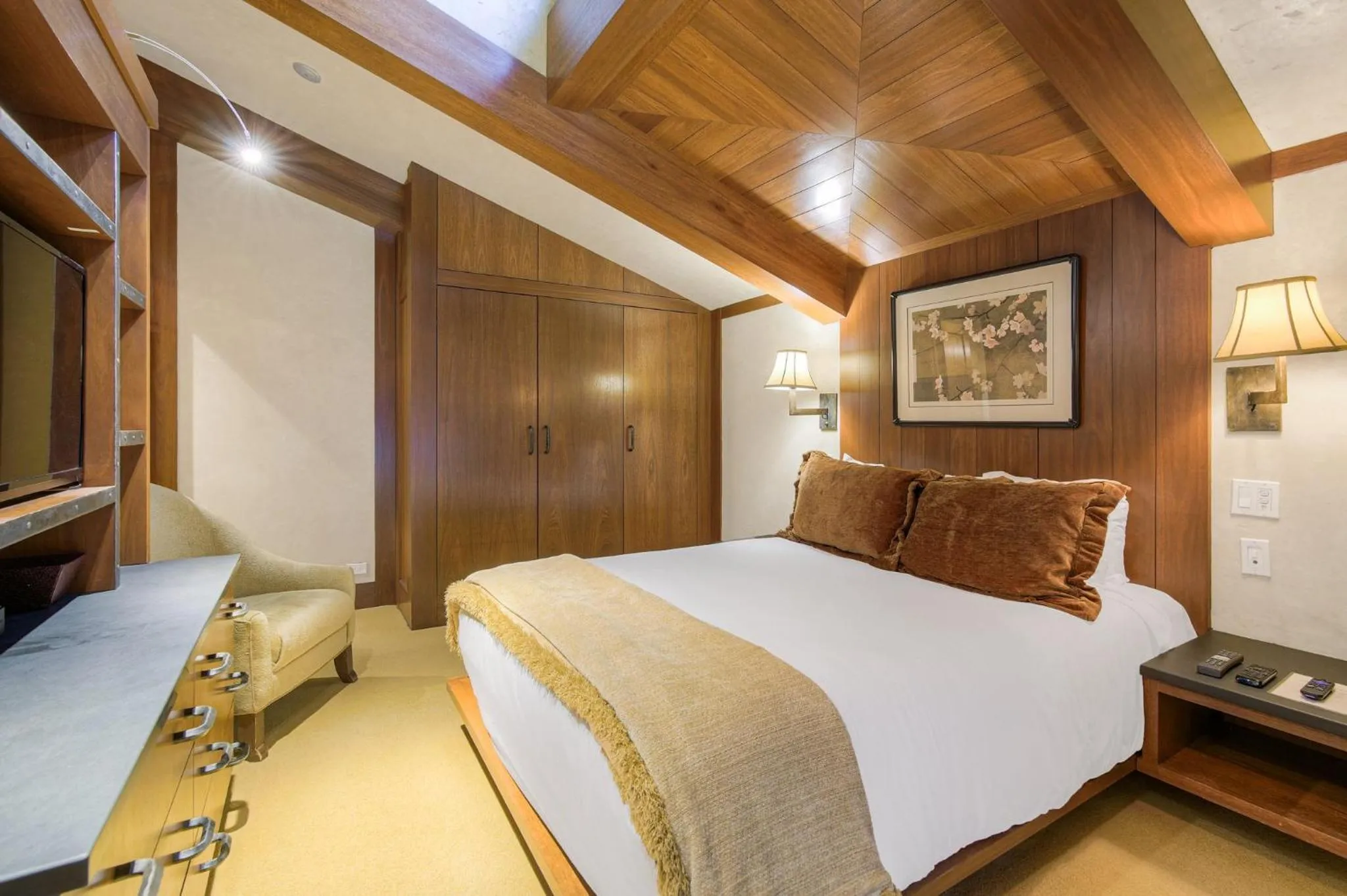 Bedroom, Bed in Lodge at Vail, A RockResort by Vail Resorts
