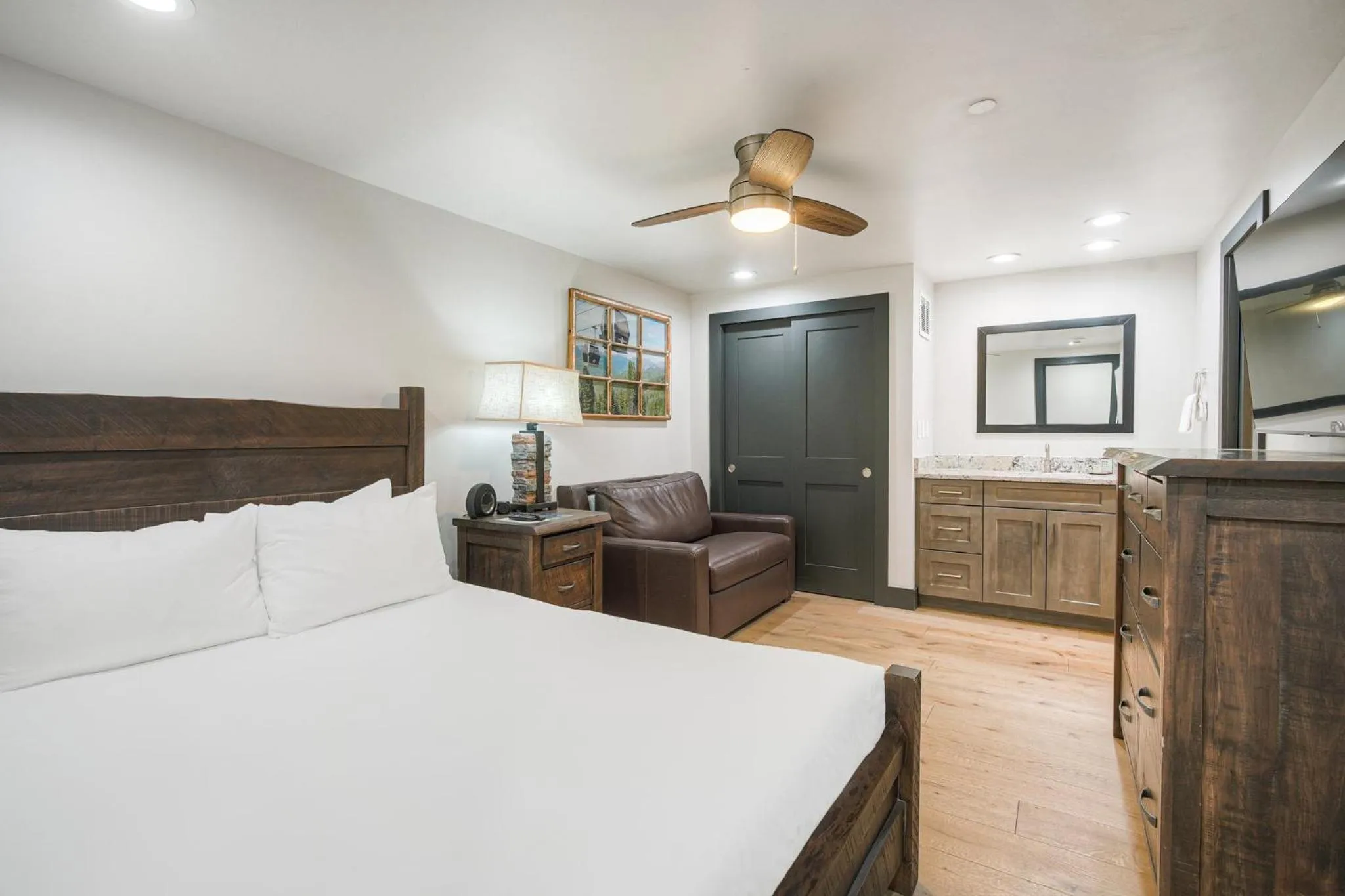 Bedroom, Bed in Lodge at Vail, A RockResort by Vail Resorts