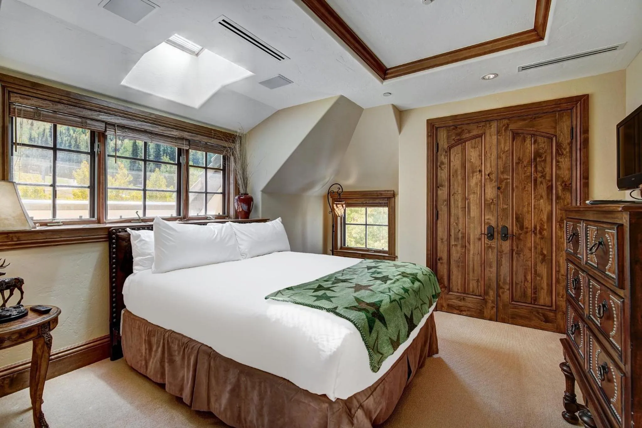 Bedroom, Bed in Lodge at Vail, A RockResort