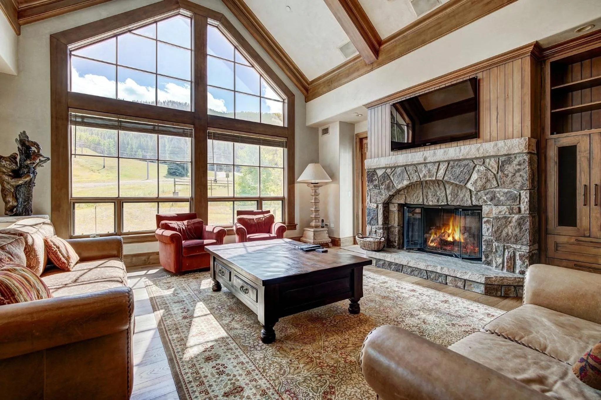 Living room in Lodge at Vail, A RockResort by Vail Resorts