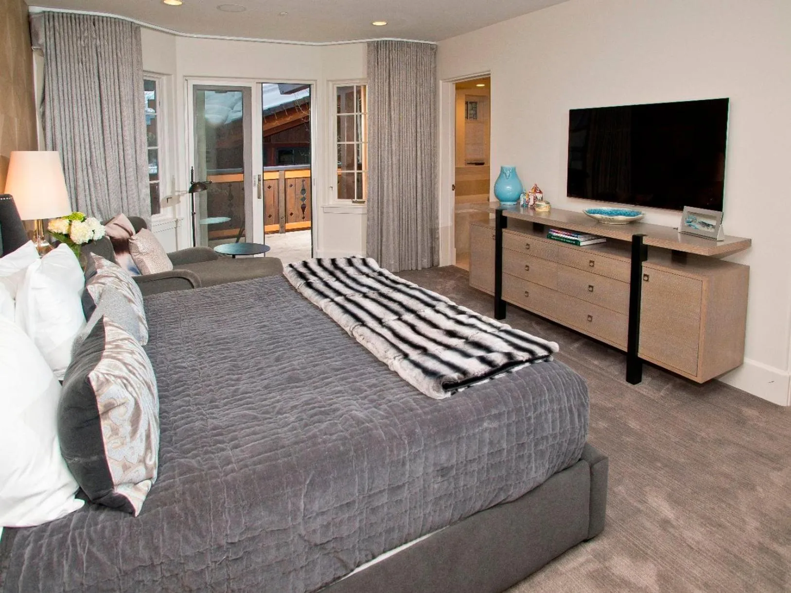 Bedroom, Bed in Lodge at Vail, A RockResort by Vail Resorts
