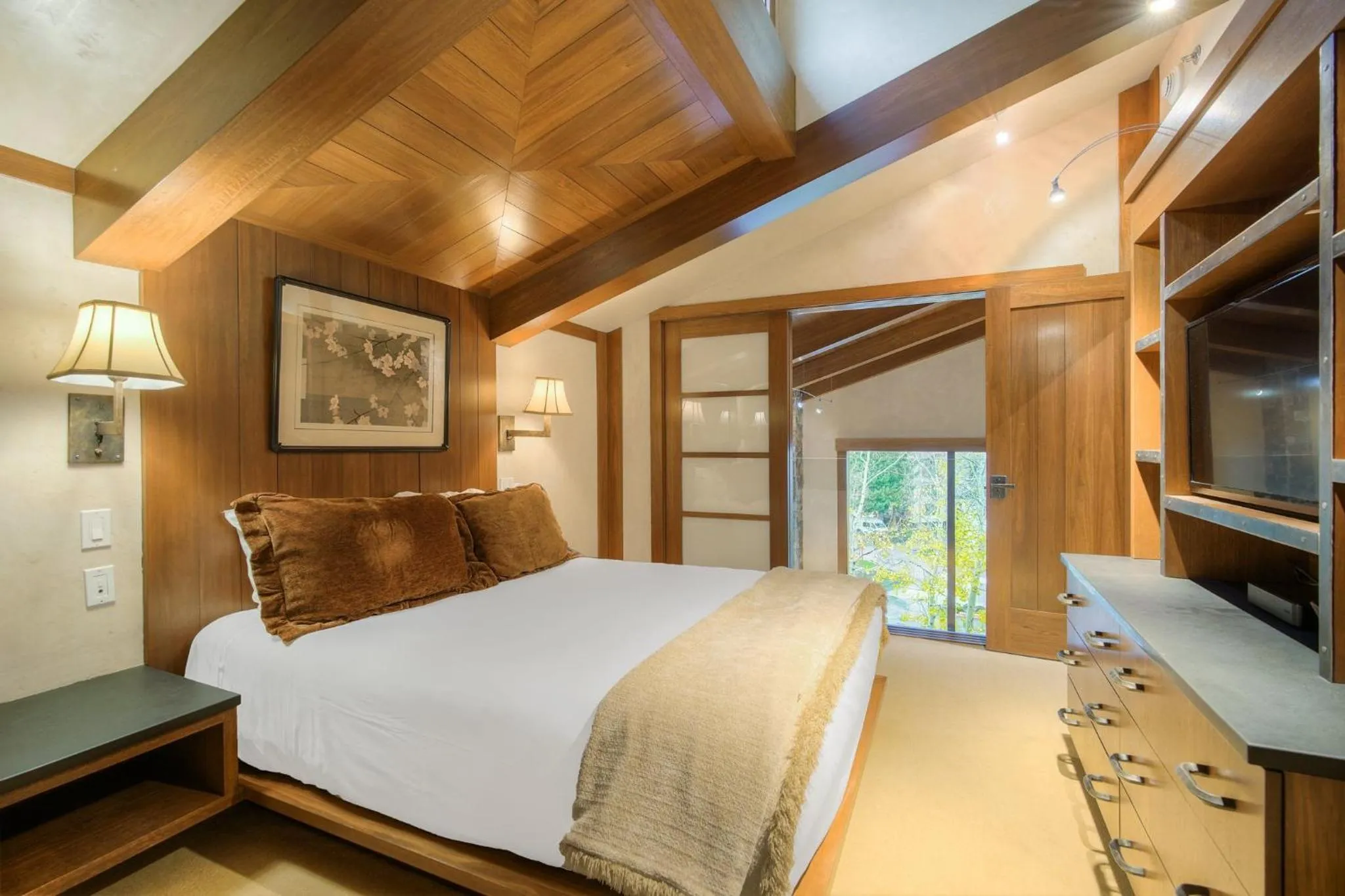 Bedroom, Bed in Lodge at Vail, A RockResort by Vail Resorts