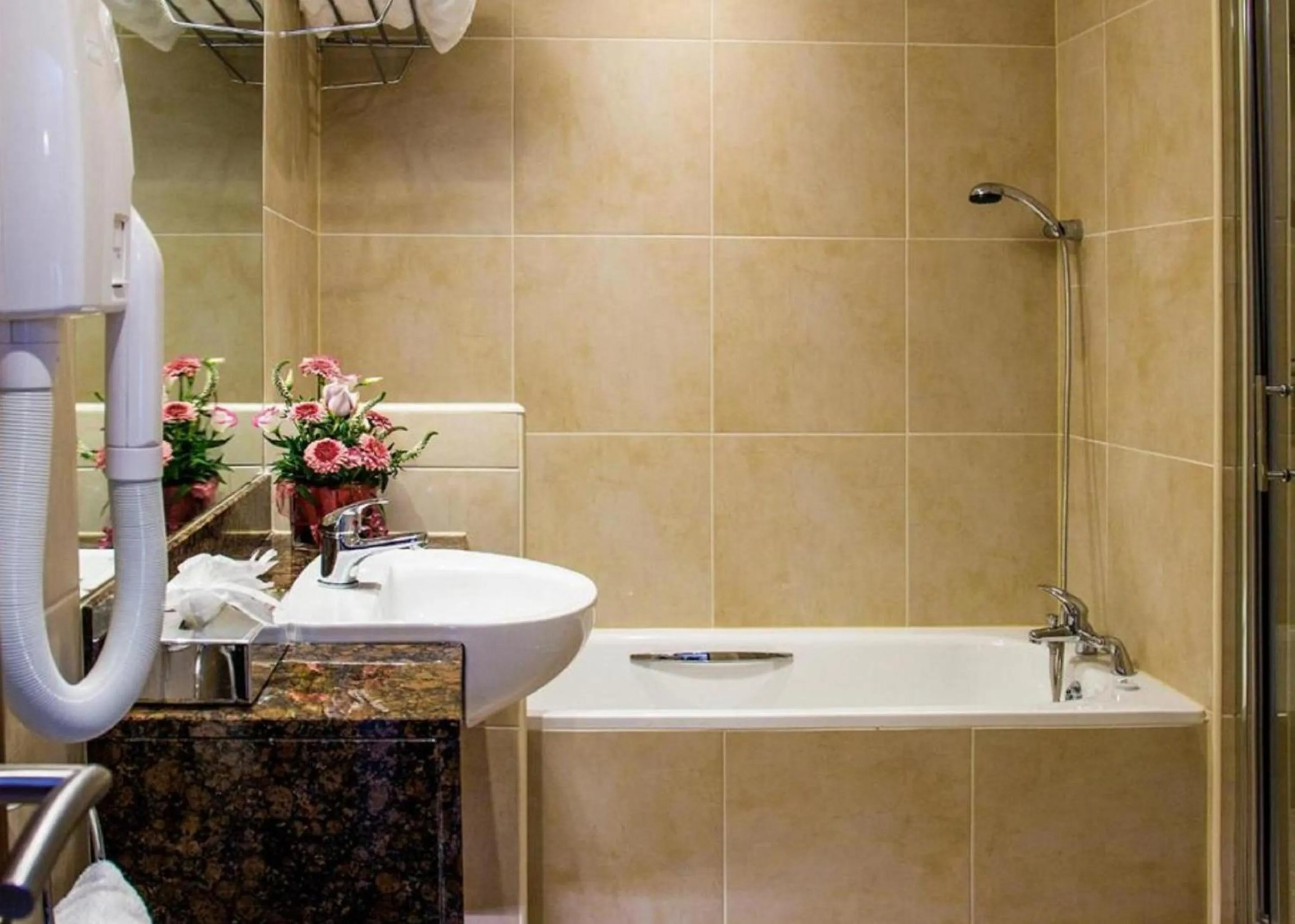 Bathroom in Riverside Park Hotel