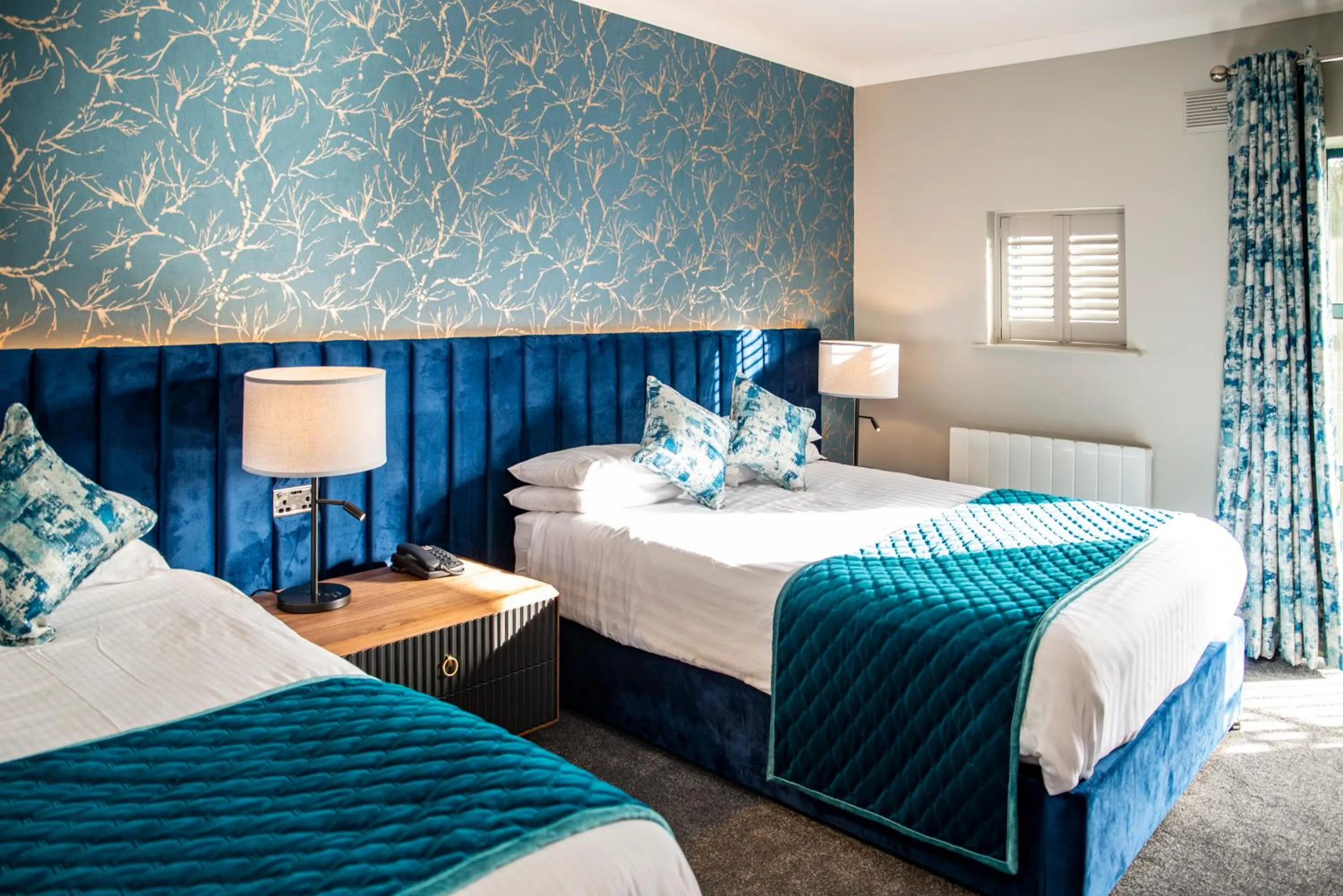 Bedroom, Bed in Riverside Park Hotel