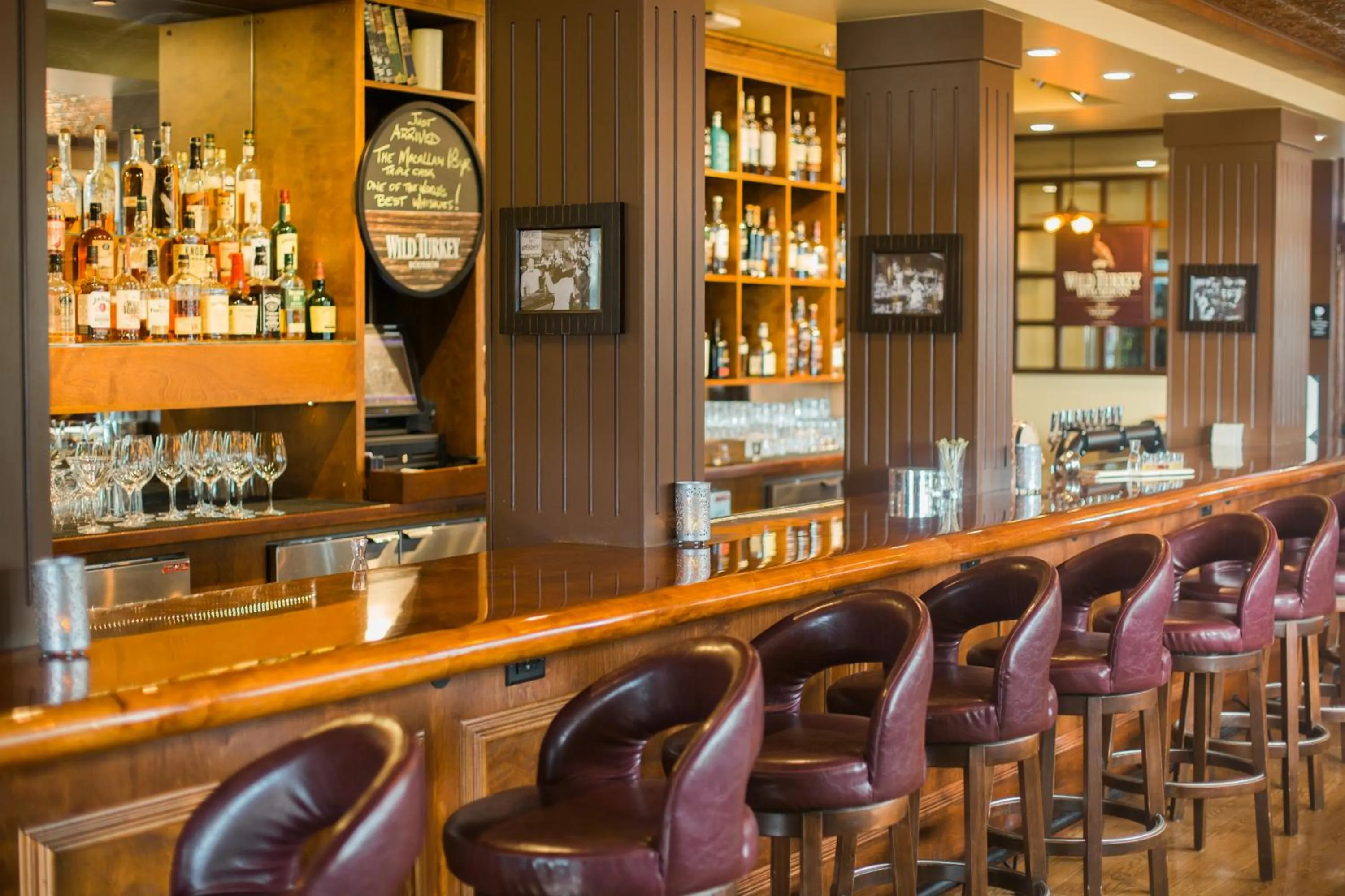 Lounge or bar in Hotel Eldorado at Eldorado Resort