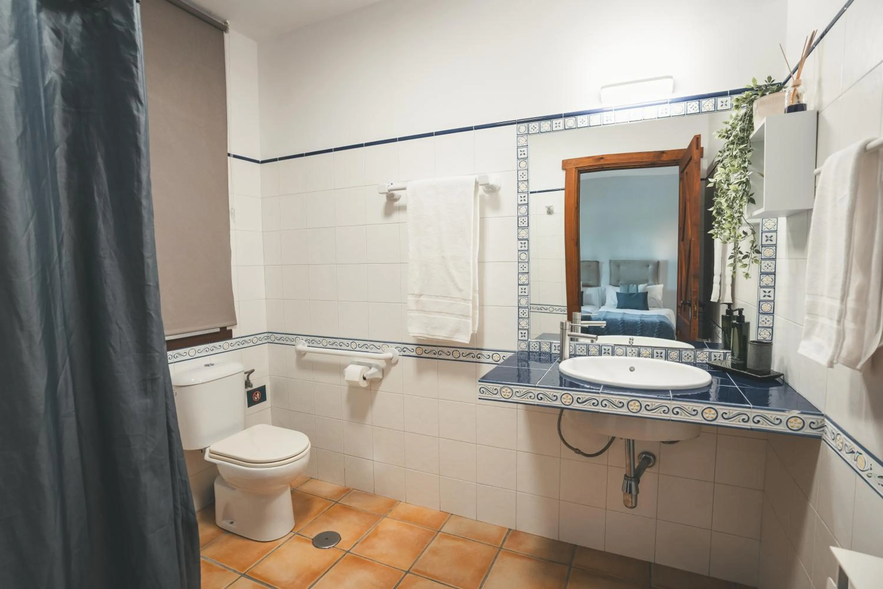 Shower in HolaCamp Camino