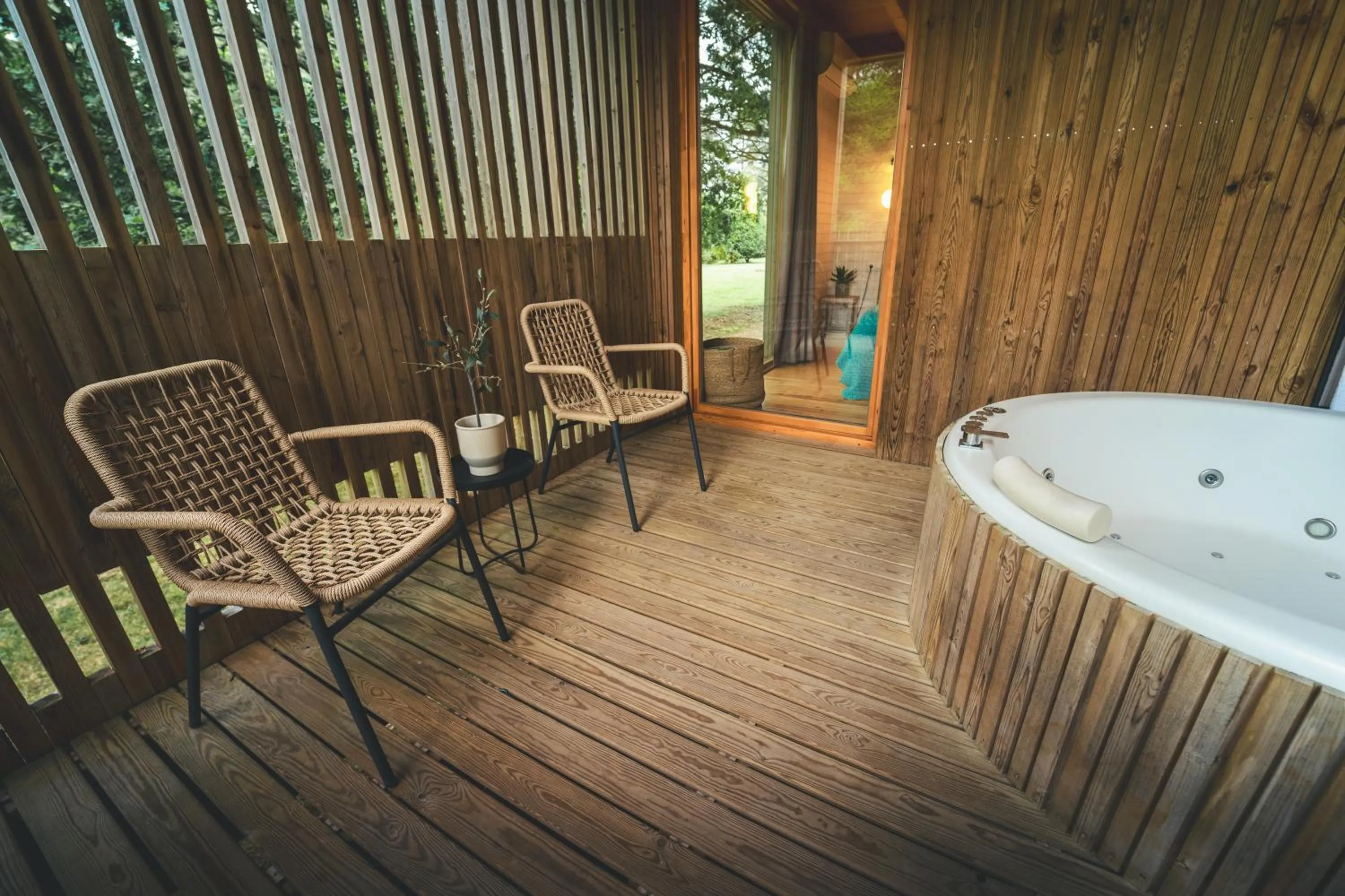 Hot Tub in HolaCamp Camino
