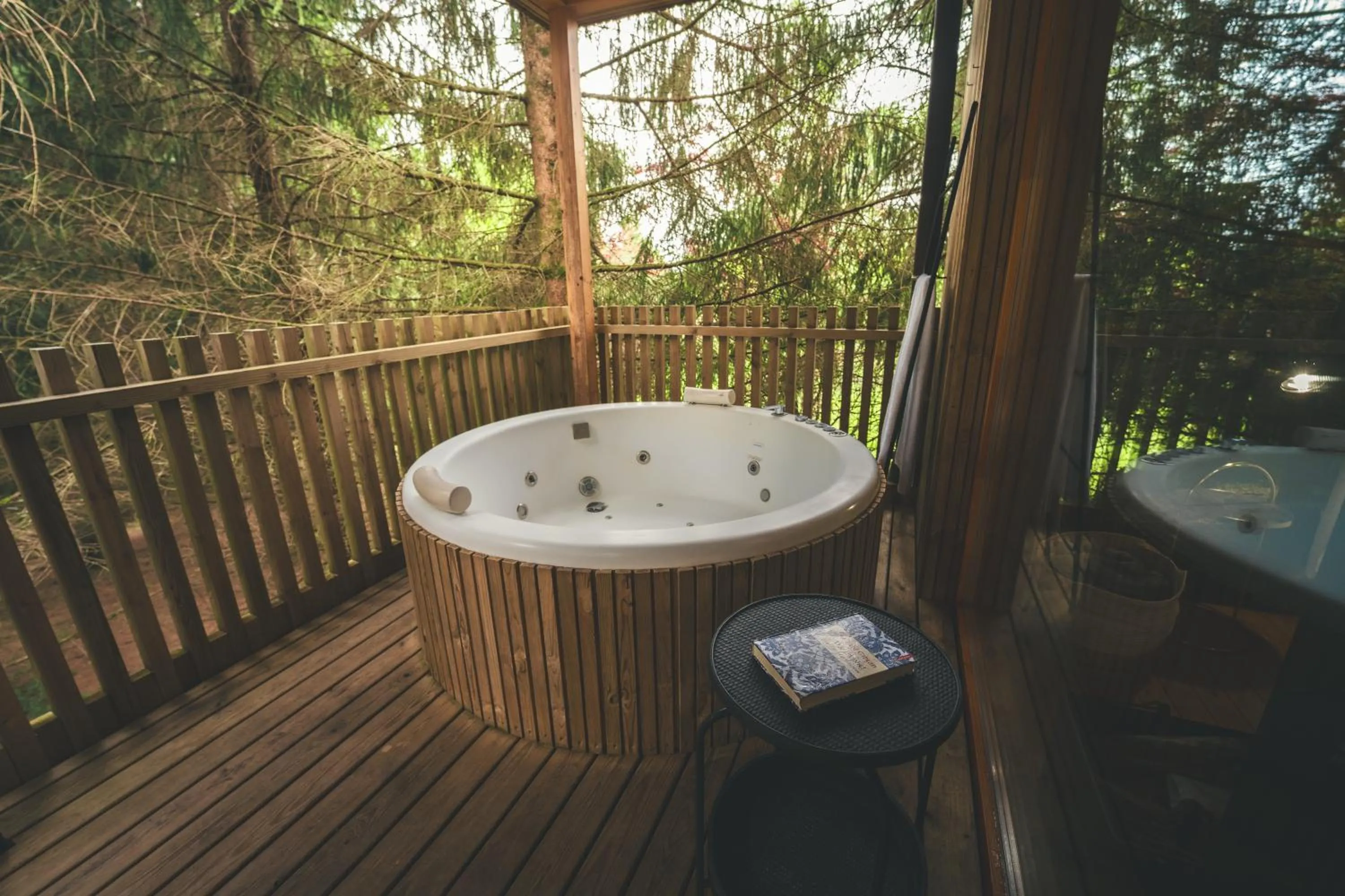 Hot Tub in HolaCamp Camino