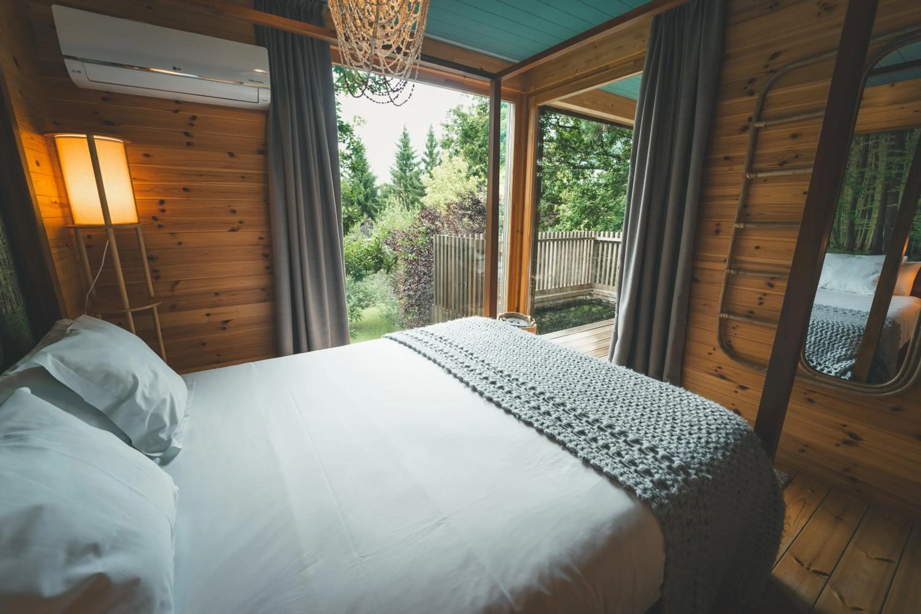 Bed in HolaCamp Camino