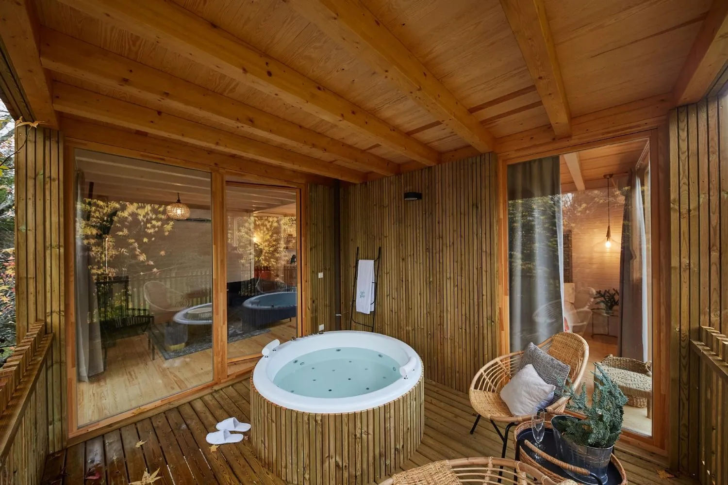 Hot Tub in HolaCamp Camino