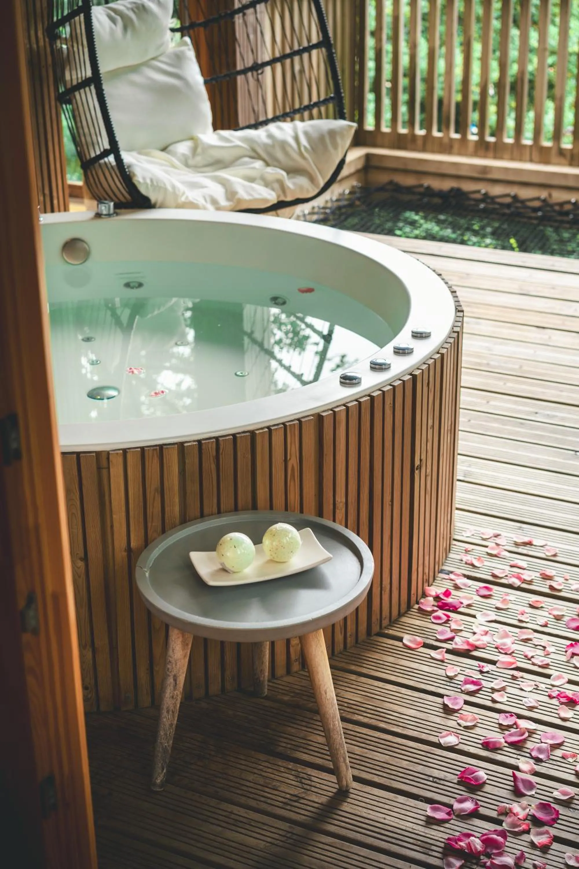 Hot Tub in HolaCamp Camino