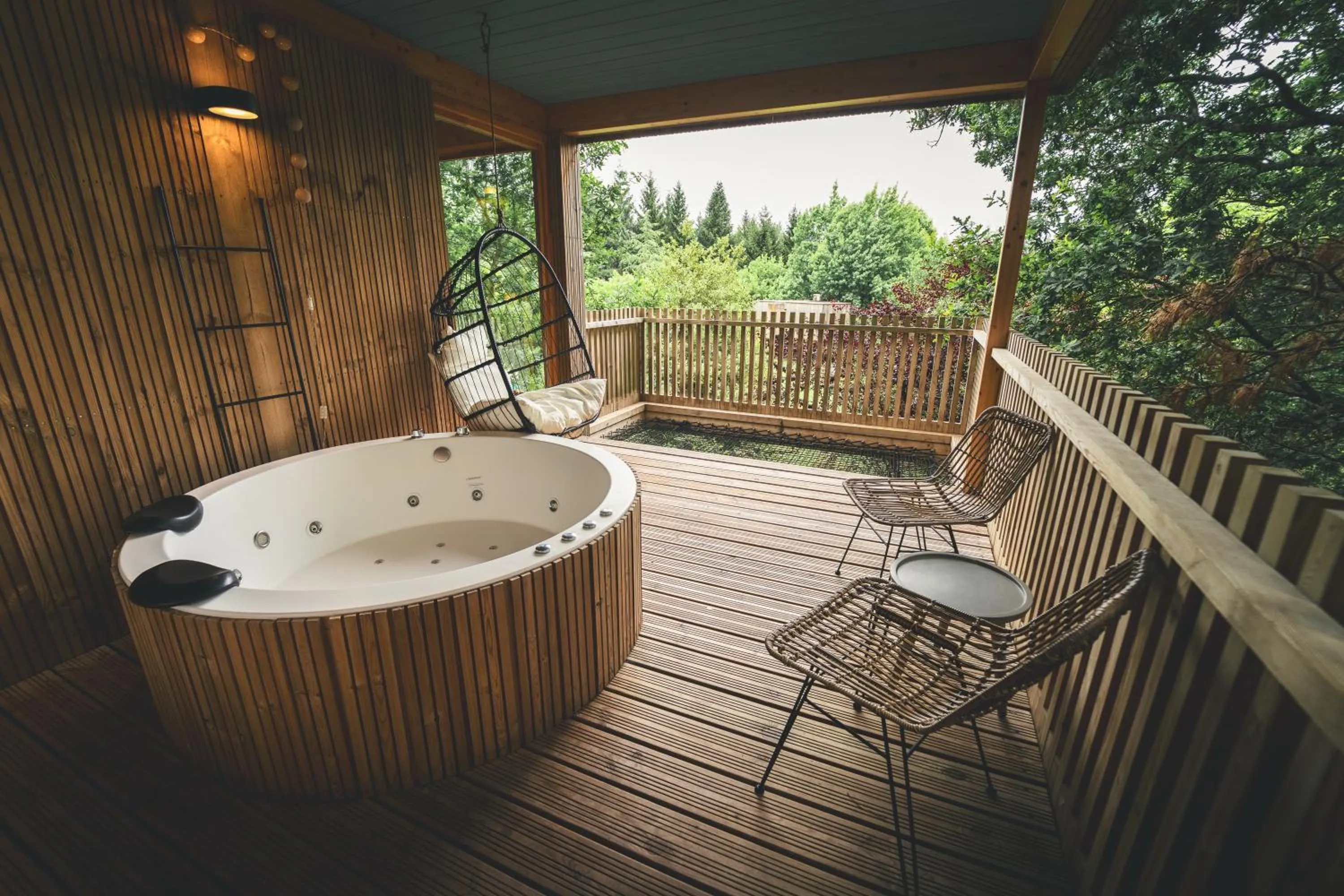 Hot Tub in HolaCamp Camino