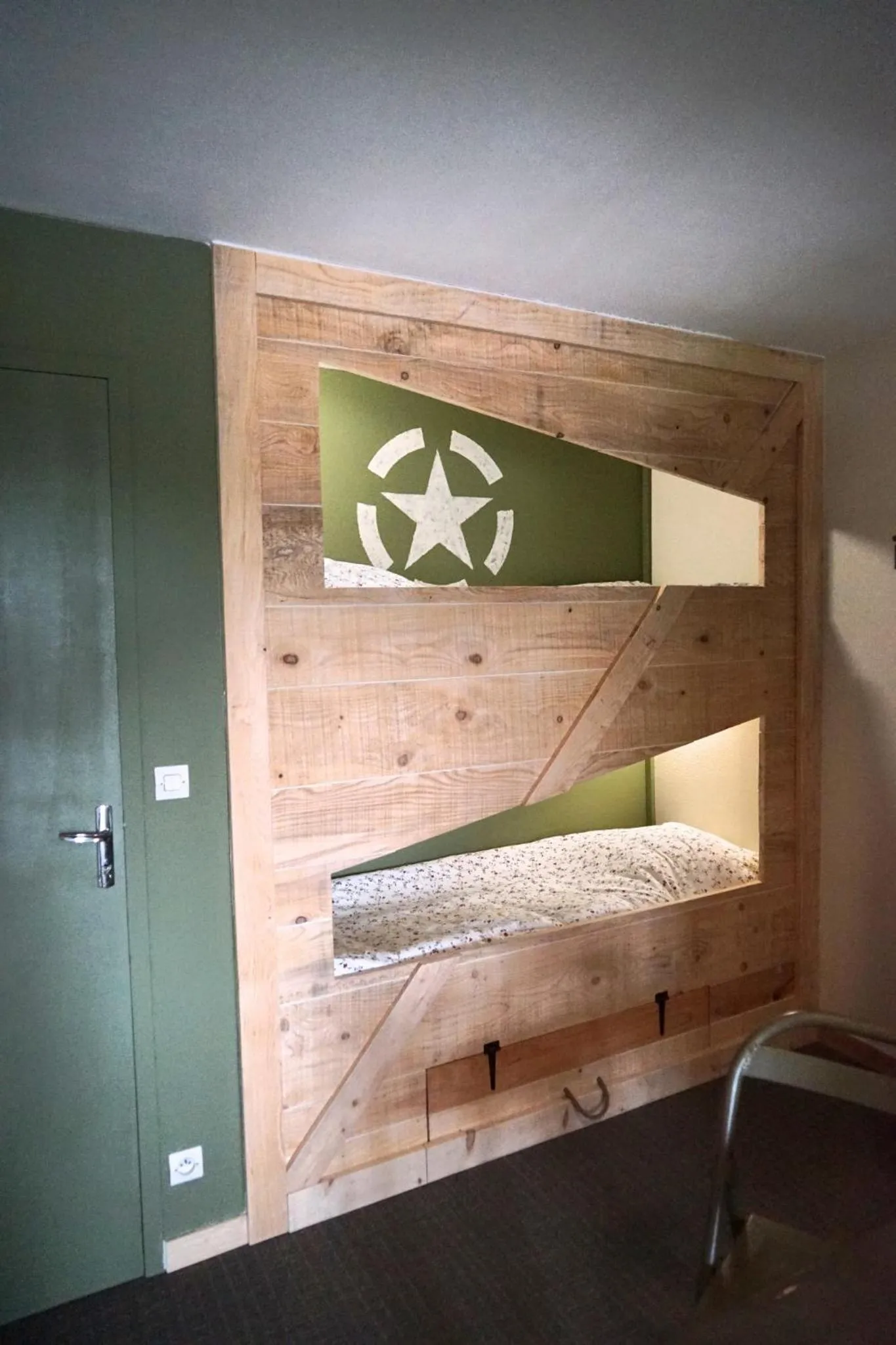 Decorative detail, Bed in Domaine Airborne