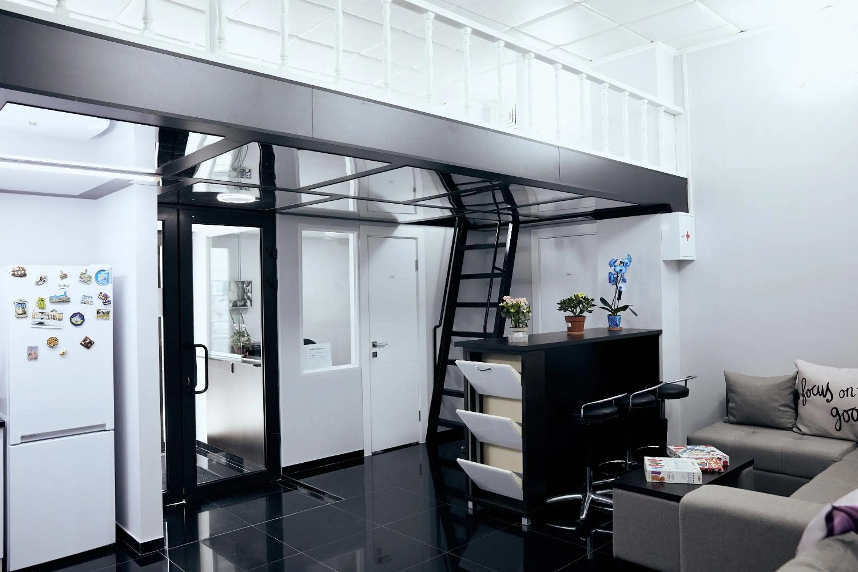 Communal lounge/ TV room in Hotel Kapsula