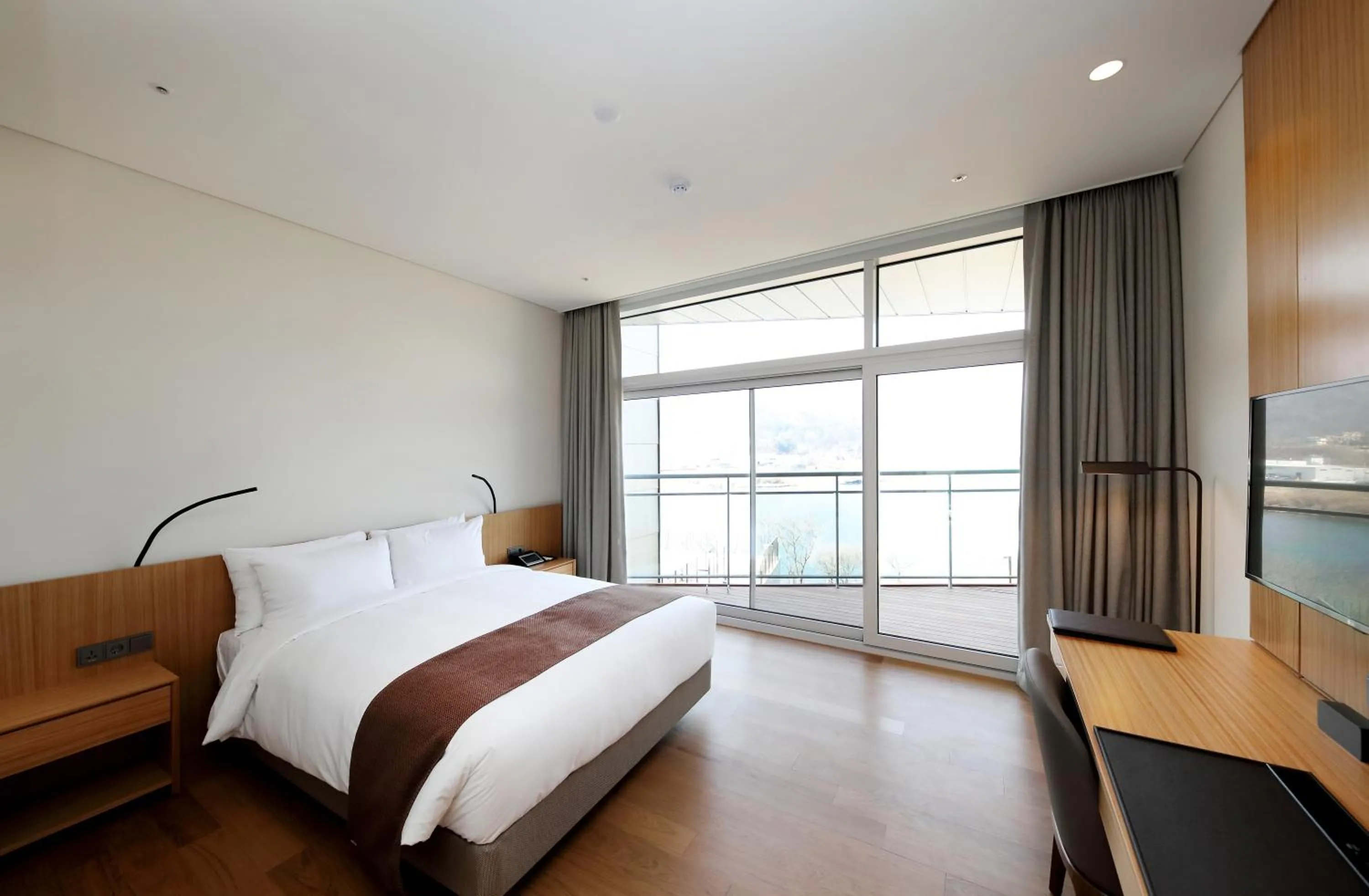 Bed in Midas Hotel & Resort