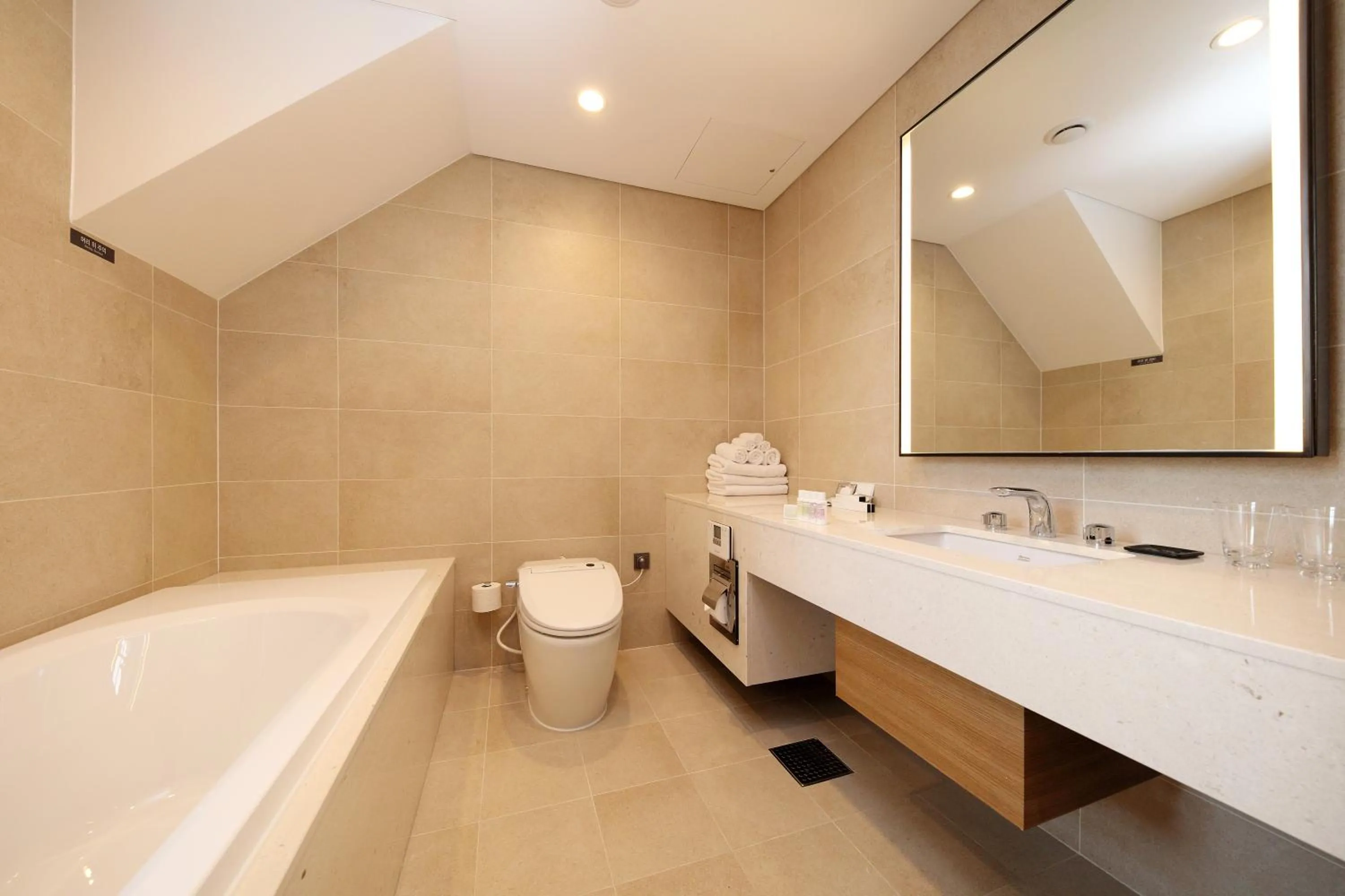 Midas Hotel & Resort