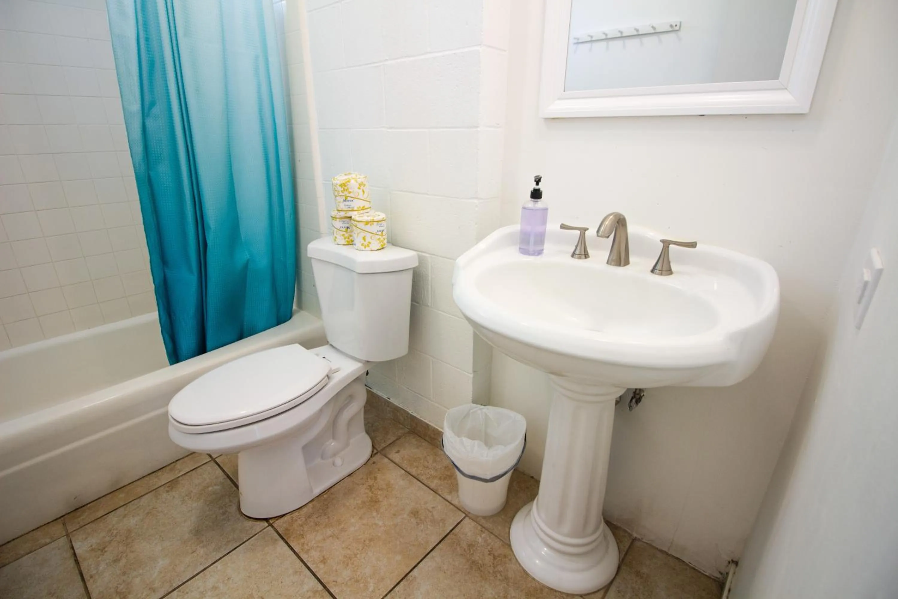 Waikiki Beachside Hostel