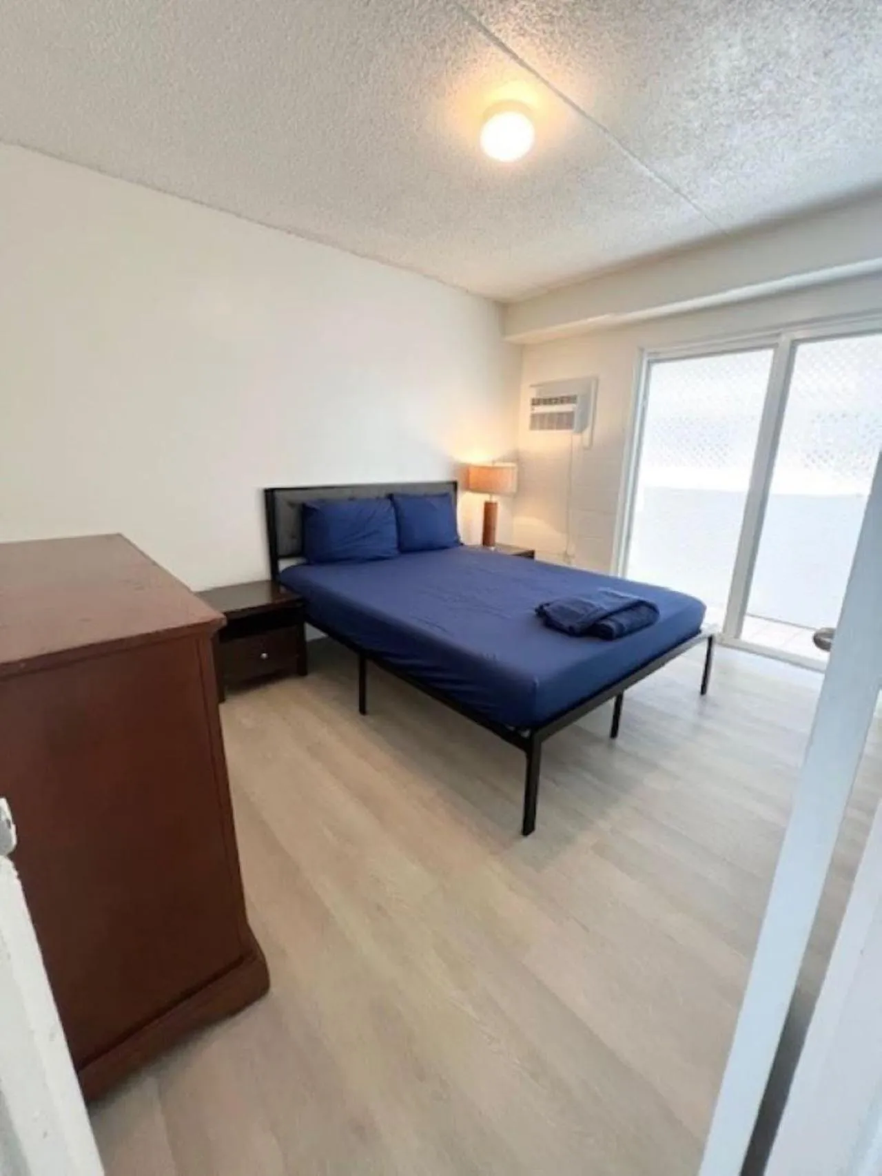 Bed in Waikiki Beachside Hostel