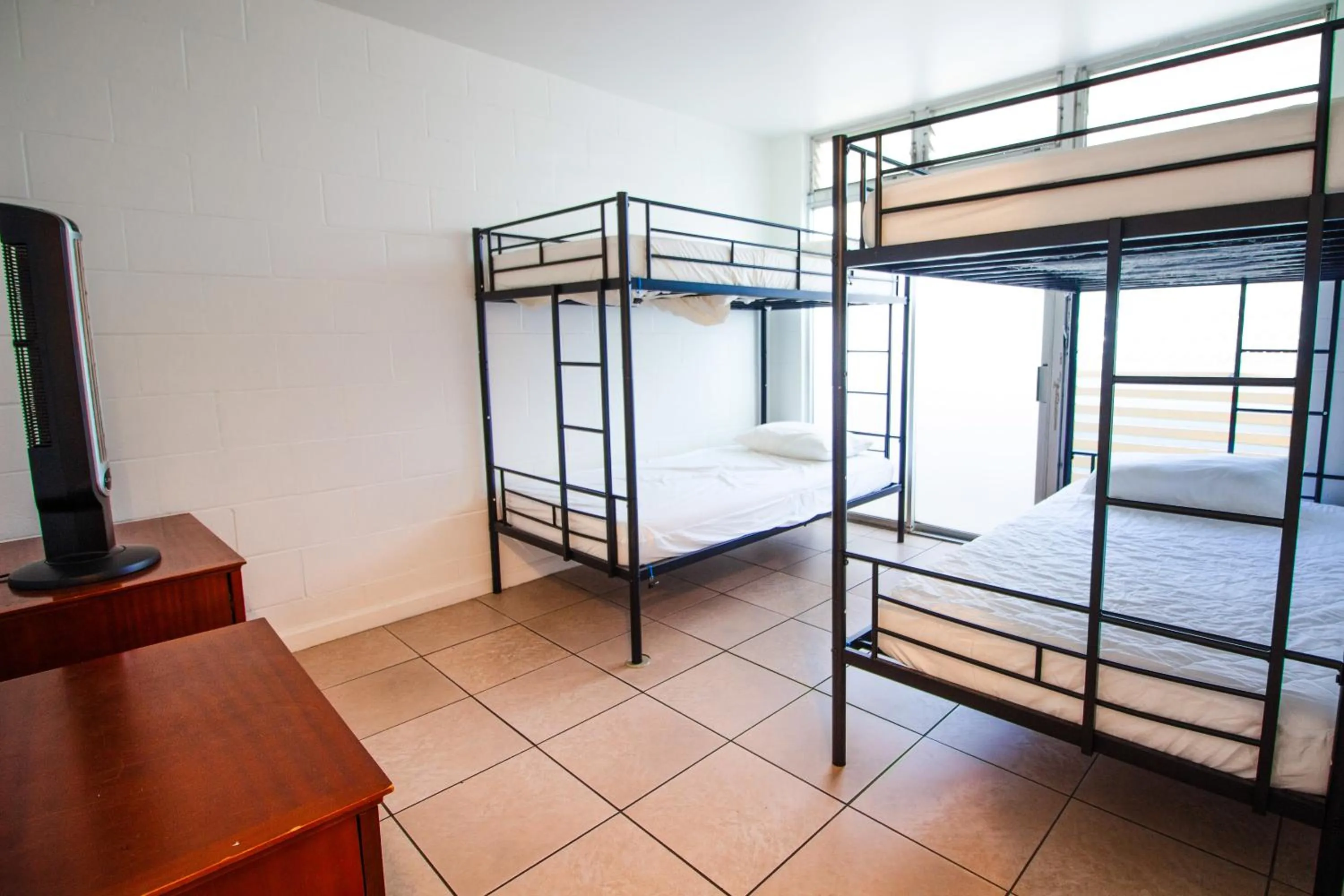 Bed in Waikiki Beachside Hostel