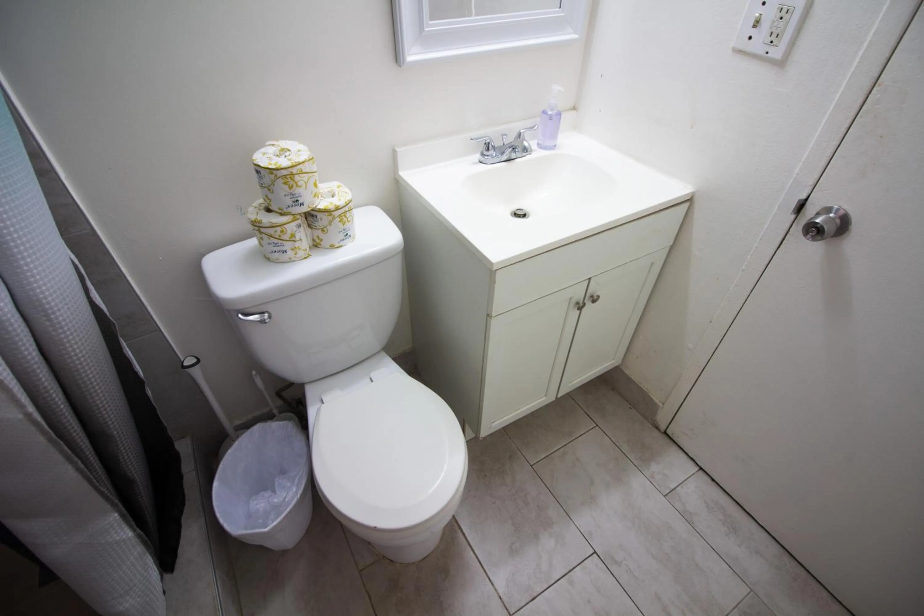 Waikiki Beachside Hostel