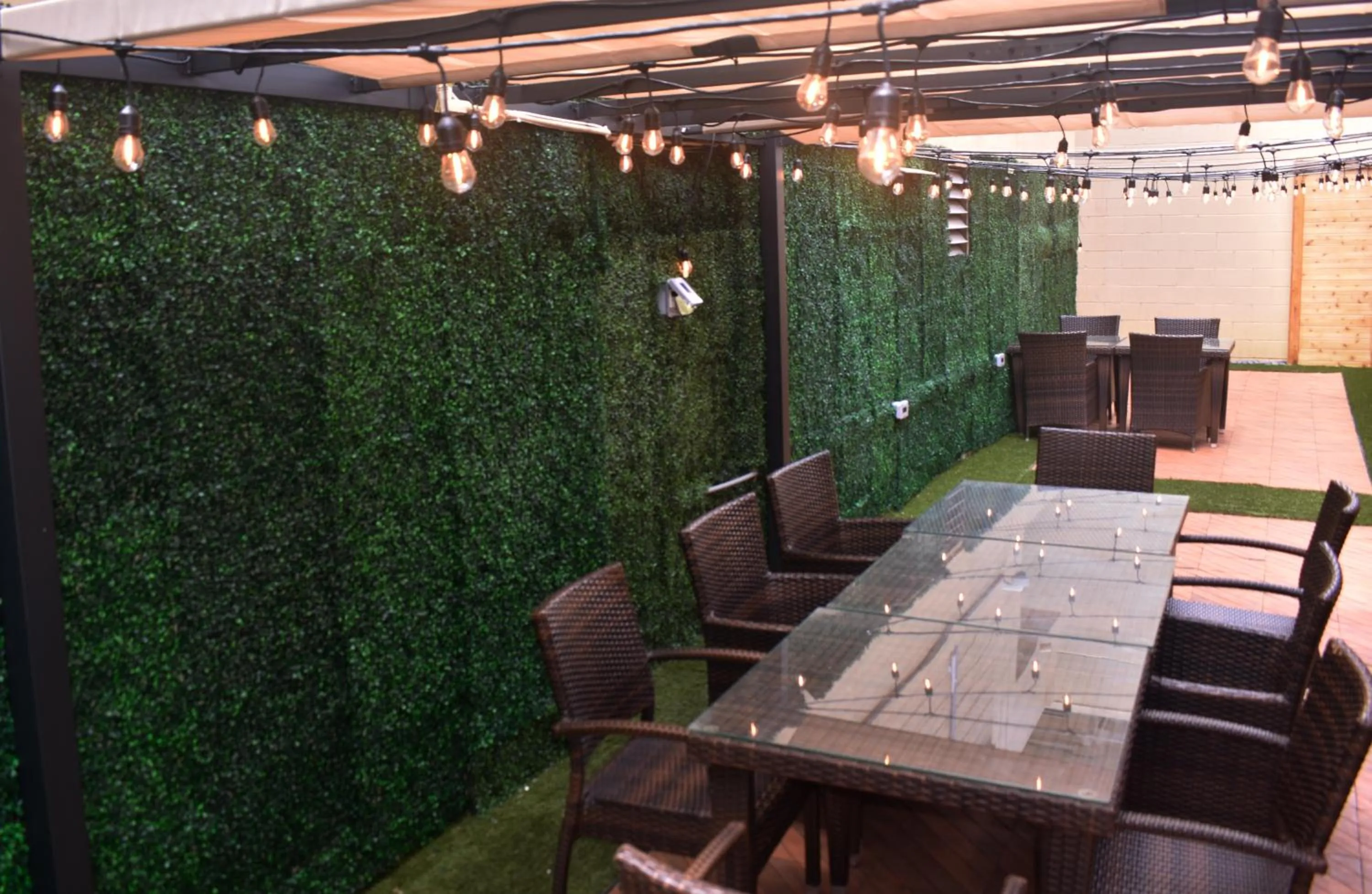 Property building in Waikiki Beachside Hostel