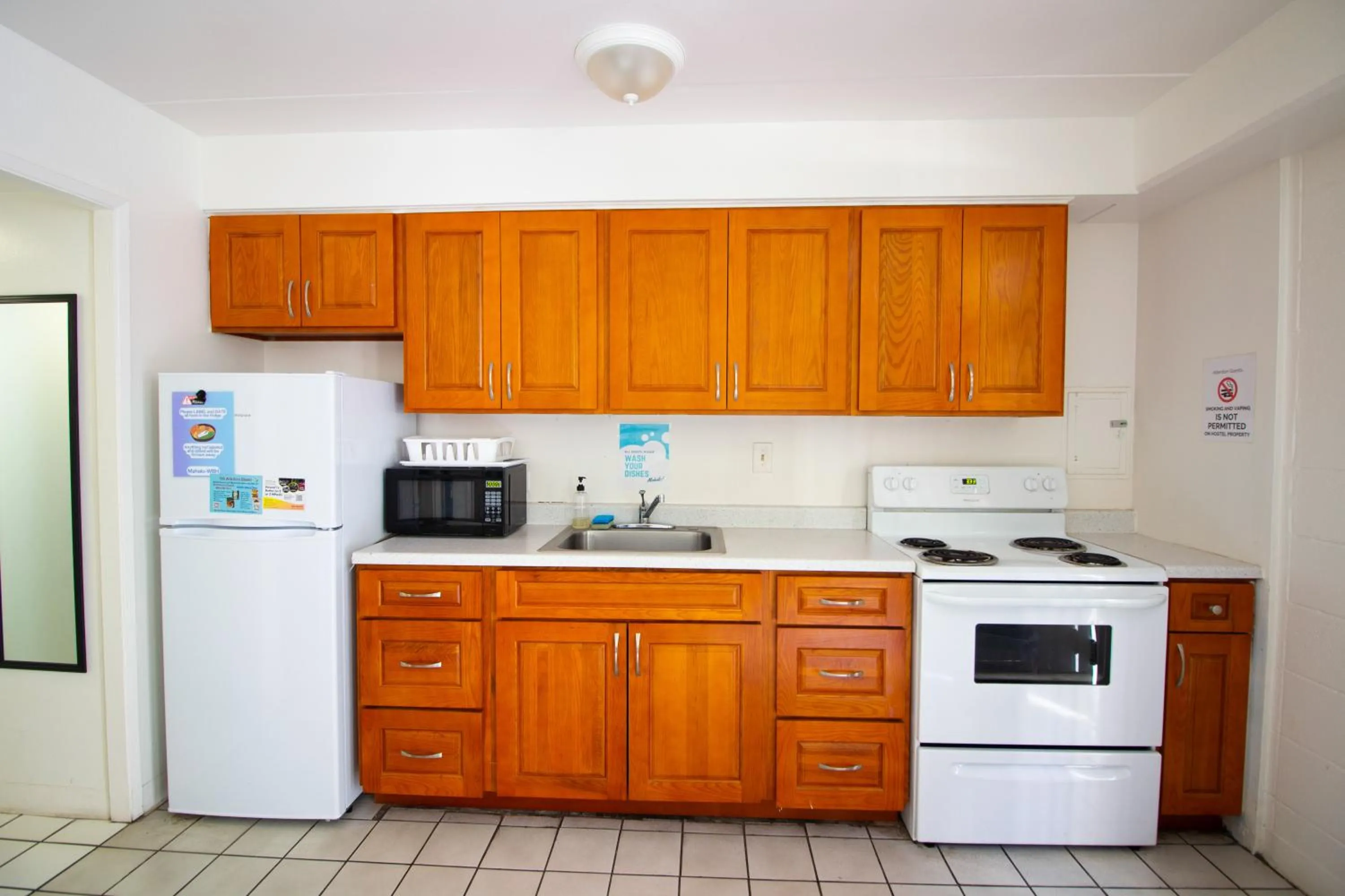 Waikiki Beachside Hostel