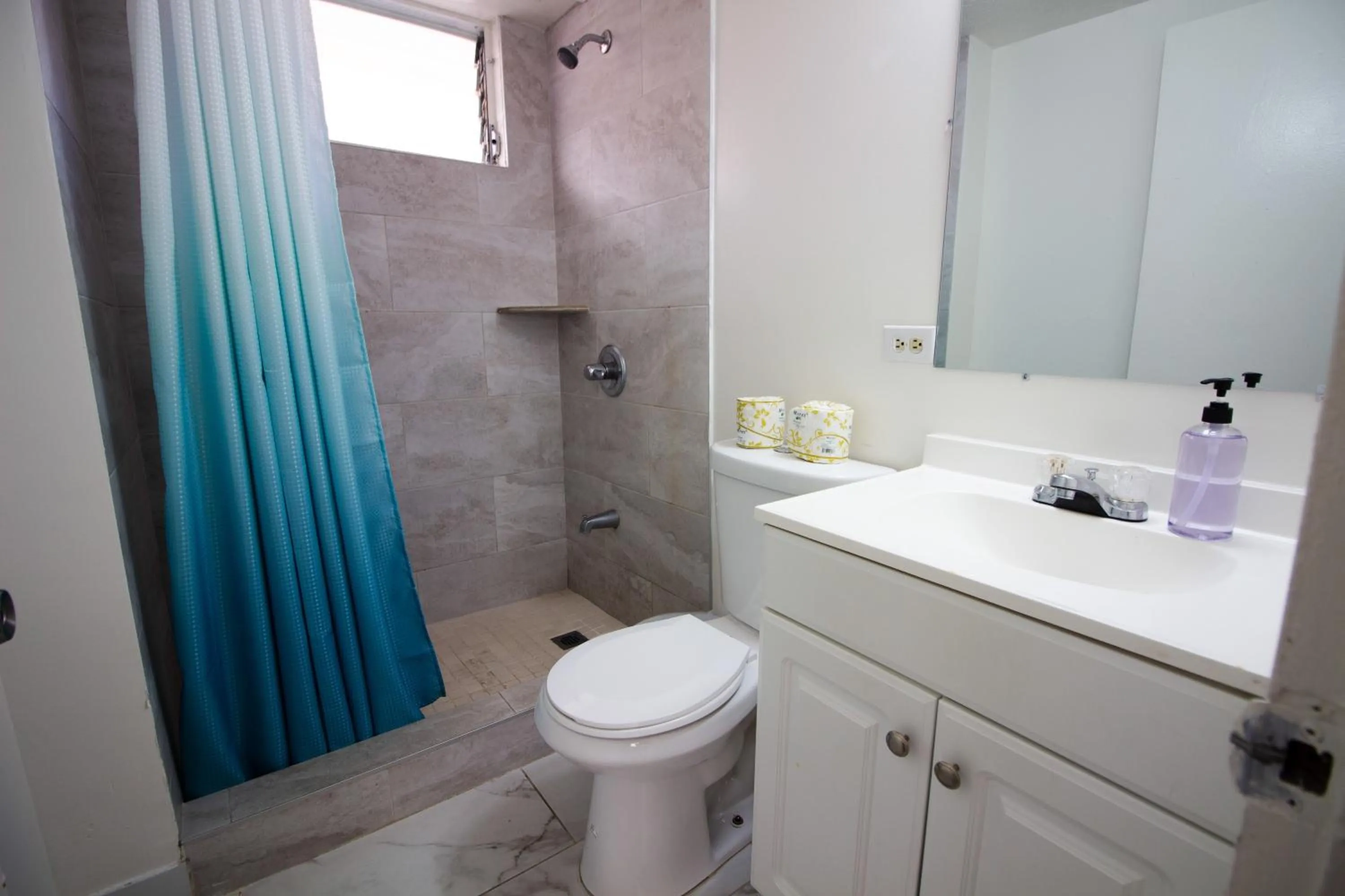 Waikiki Beachside Hostel