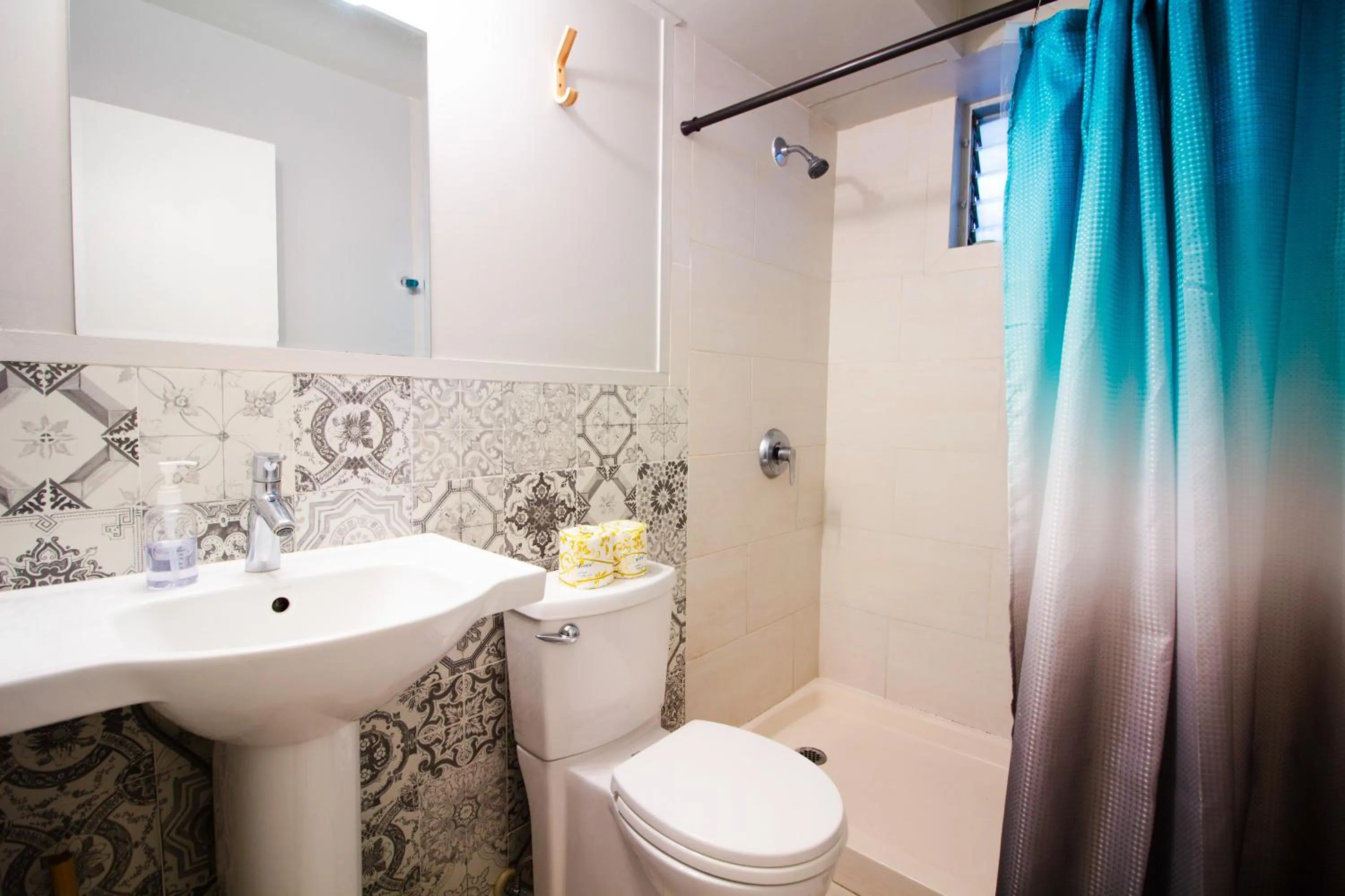 Waikiki Beachside Hostel