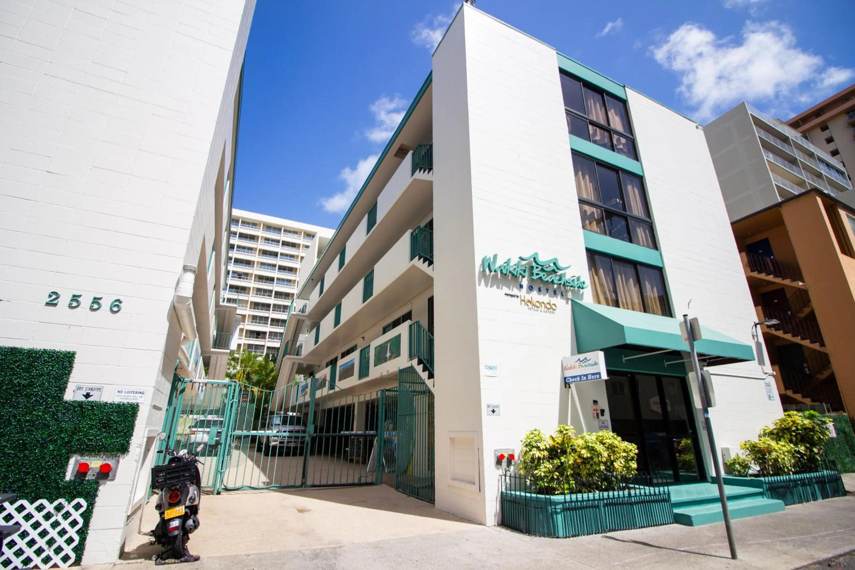 Property building in Waikiki Beachside Hostel