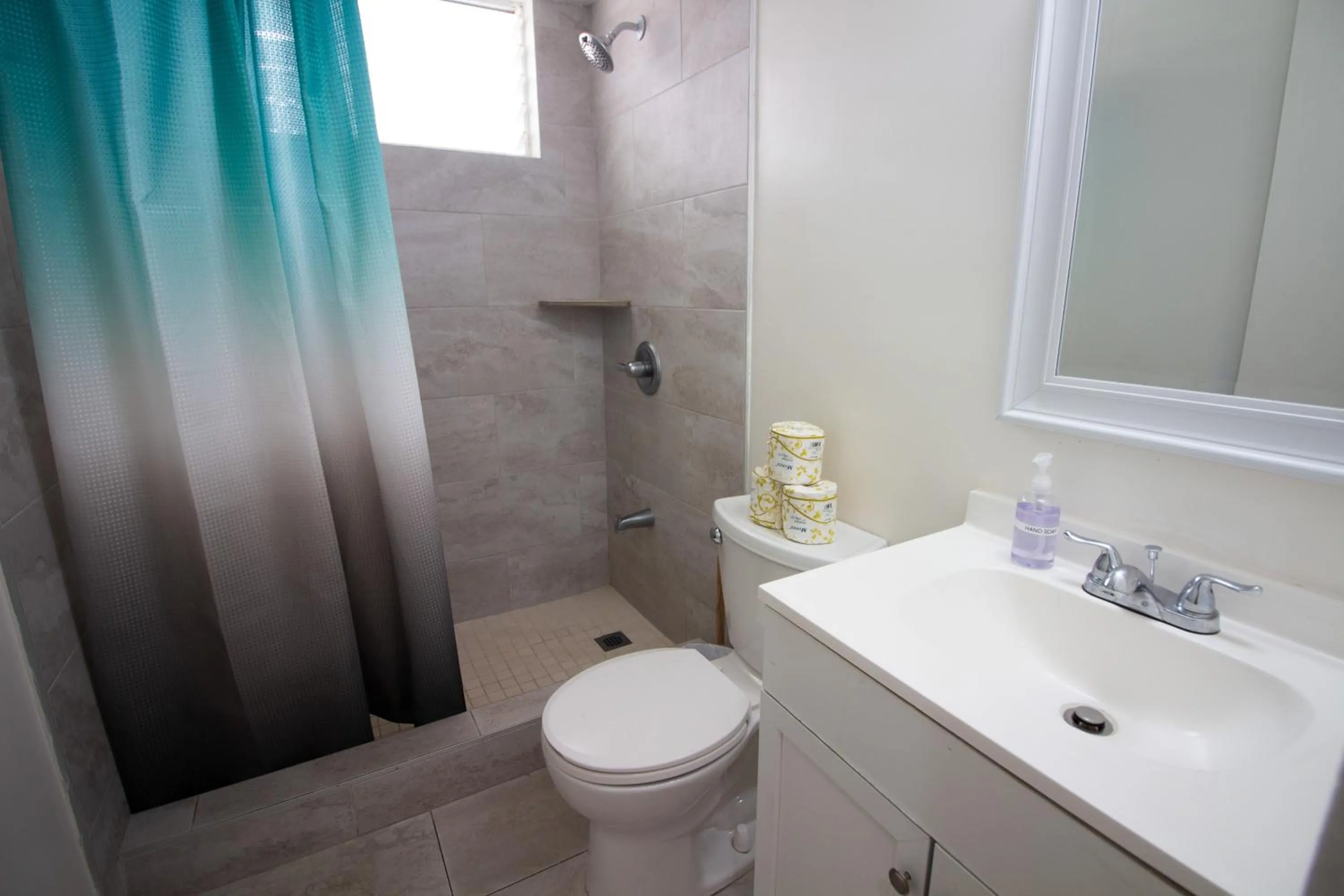 Waikiki Beachside Hostel