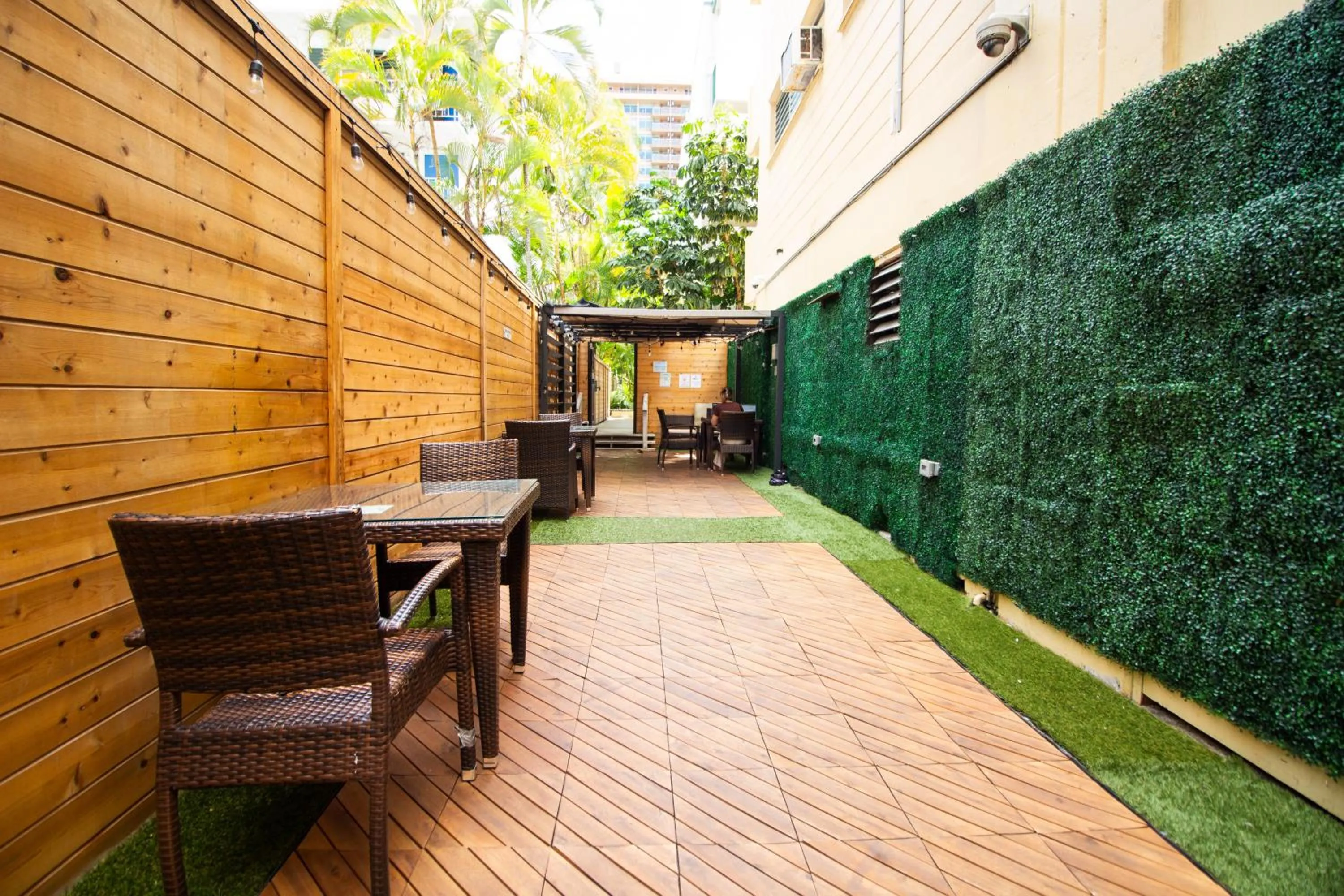 Waikiki Beachside Hostel