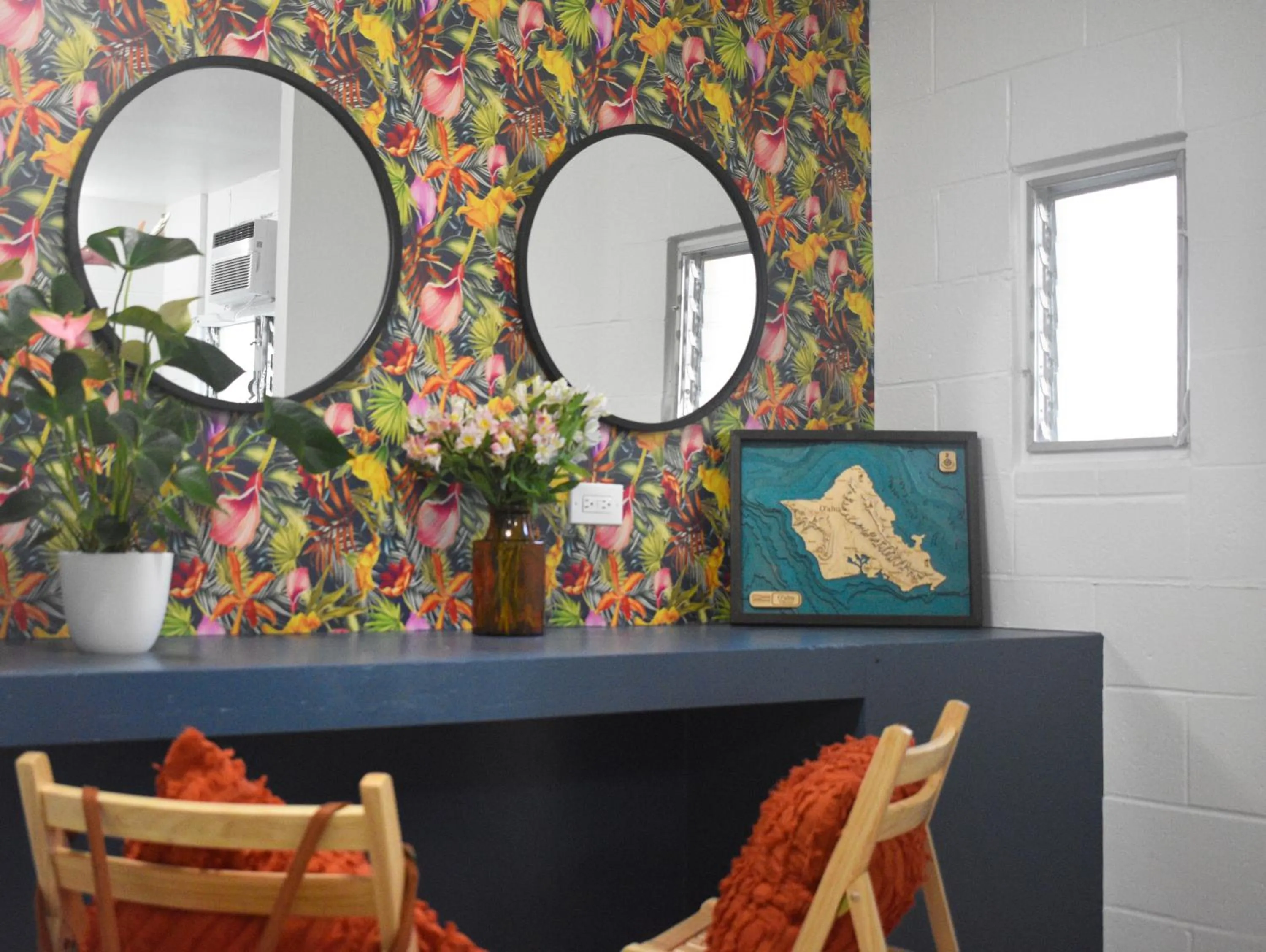 Property building in Waikiki Beachside Hostel