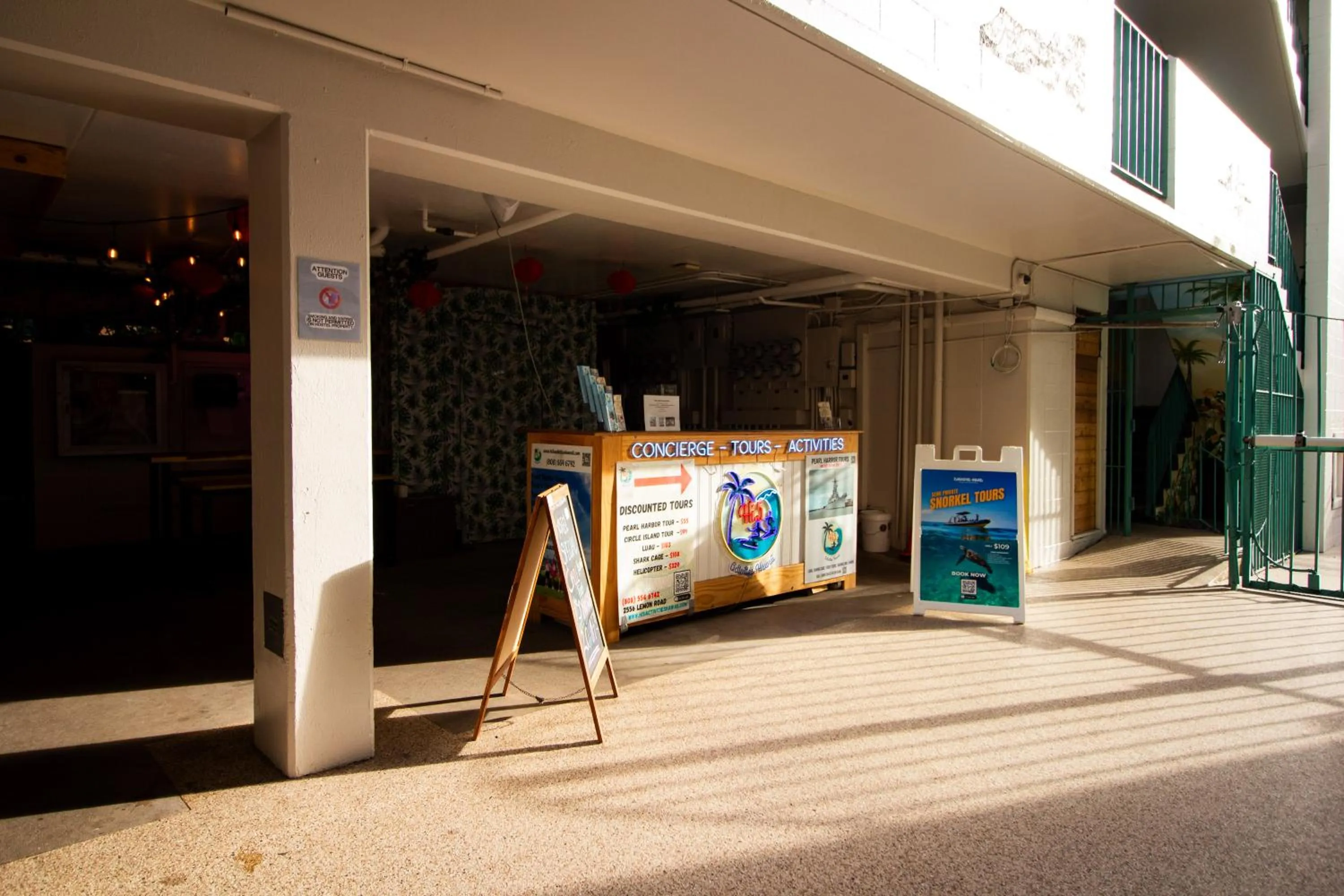 concierge in Waikiki Beachside Hostel
